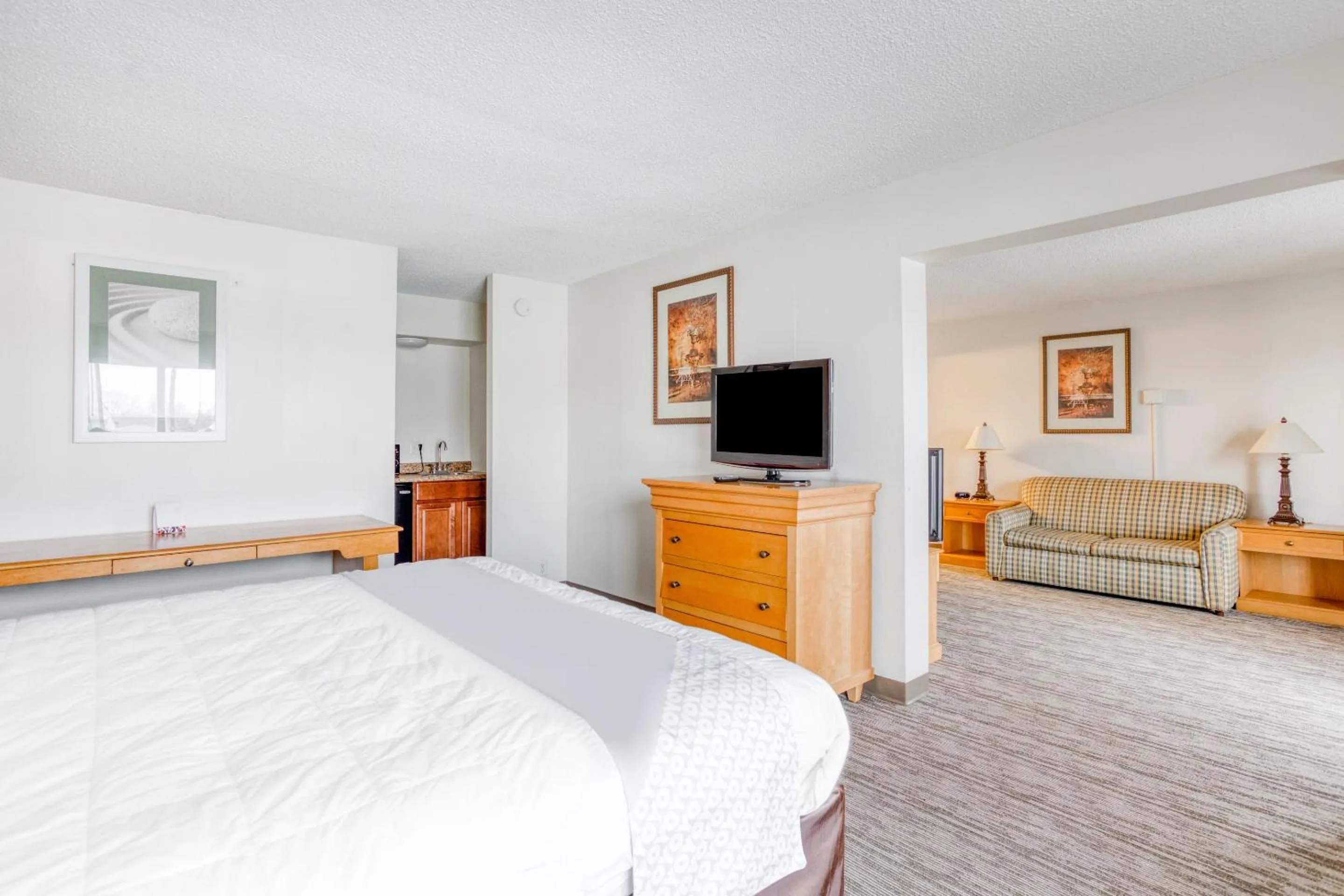 Bedroom in OYO Townhouse Owensboro West