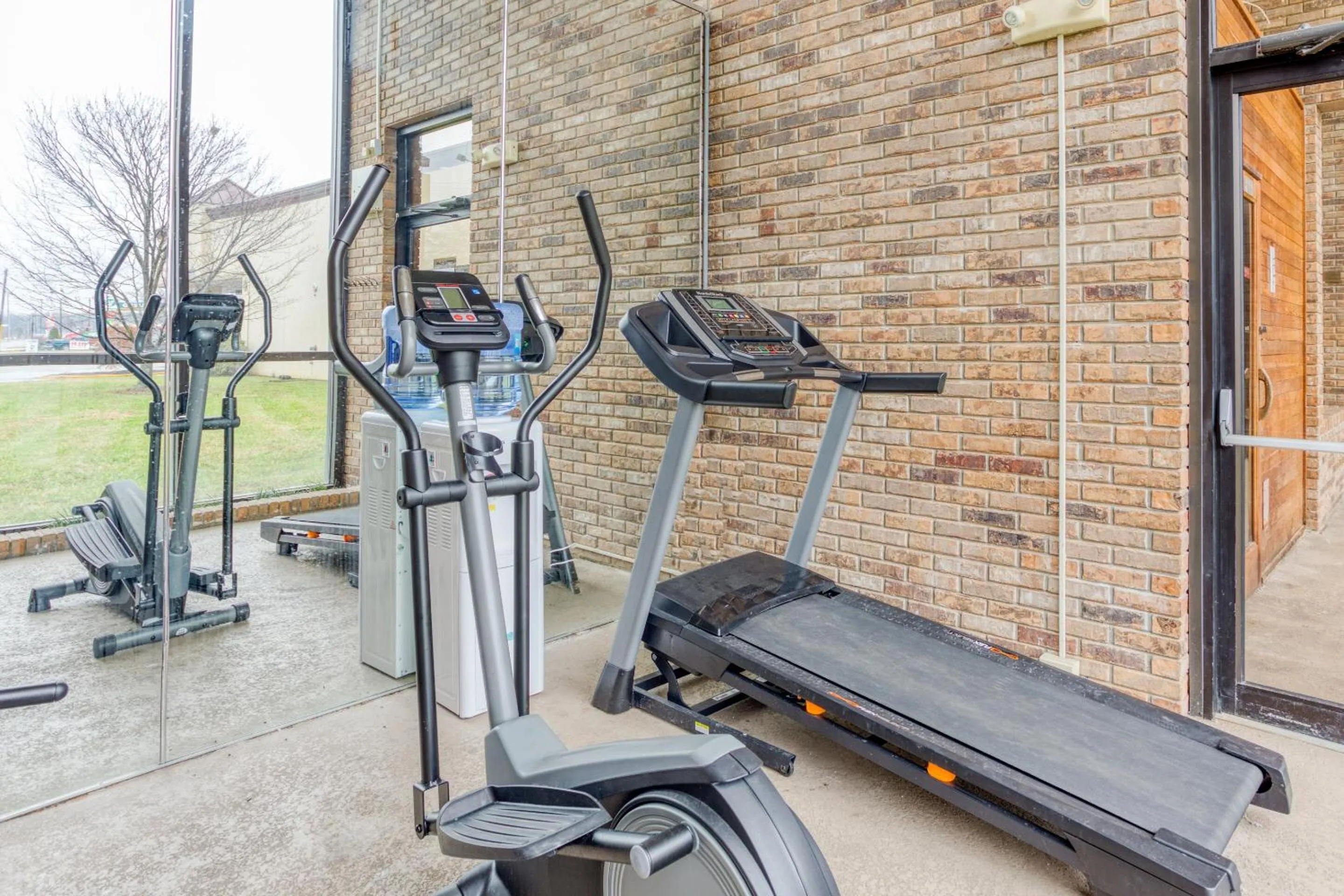 Fitness centre/facilities in OYO Townhouse Owensboro West