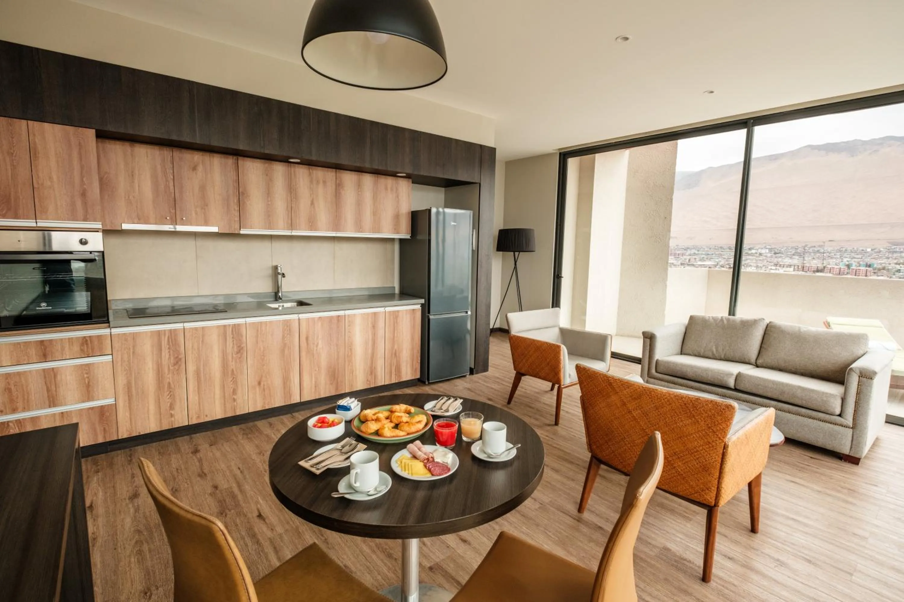 Kitchen or kitchenette in Studio 56 Apart Hotel by Terrado Iquique