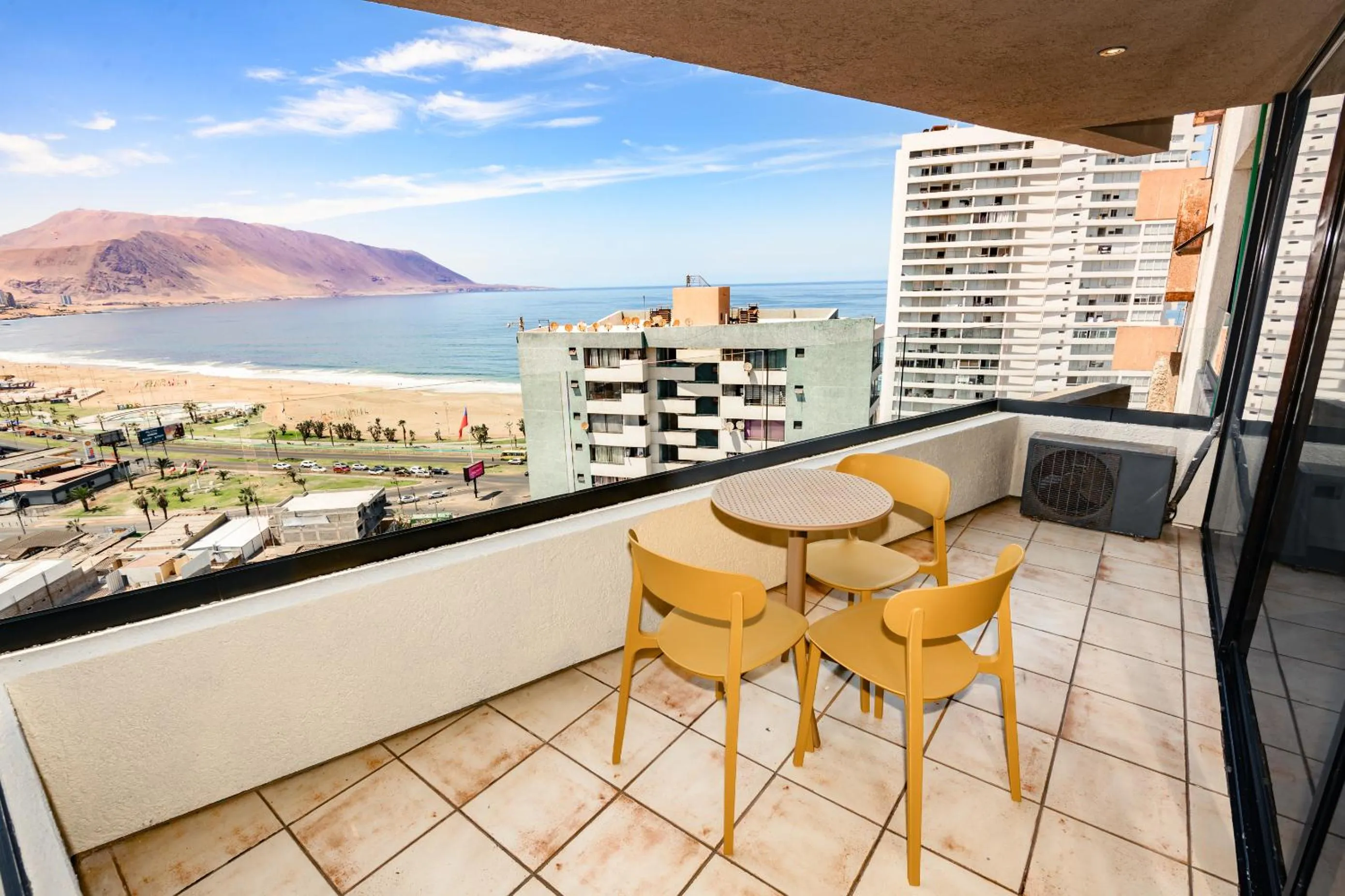 Day in Studio 56 Apart Hotel by Terrado Iquique