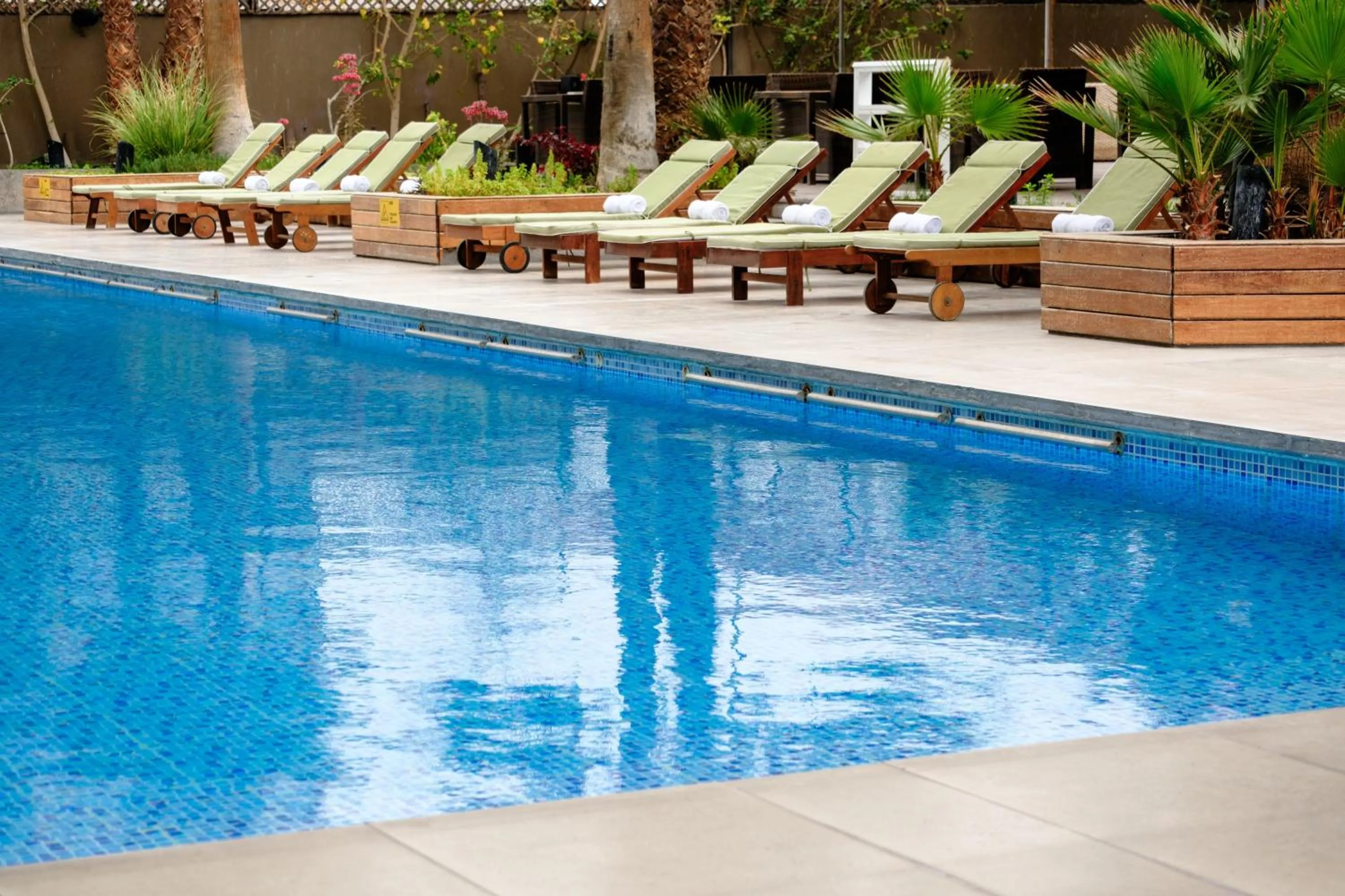 Swimming pool in Studio 56 Apart Hotel by Terrado Iquique