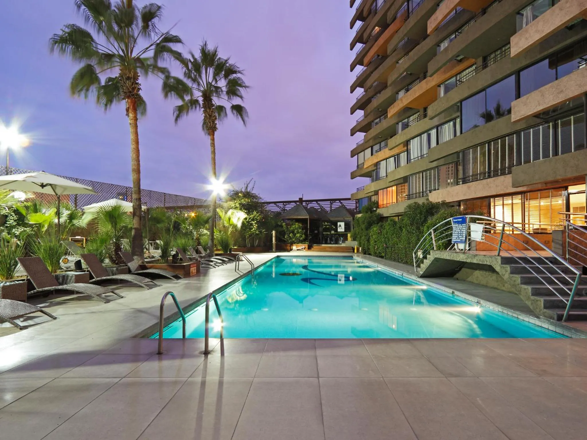 Swimming pool in Studio 56 Apart Hotel by Terrado Iquique