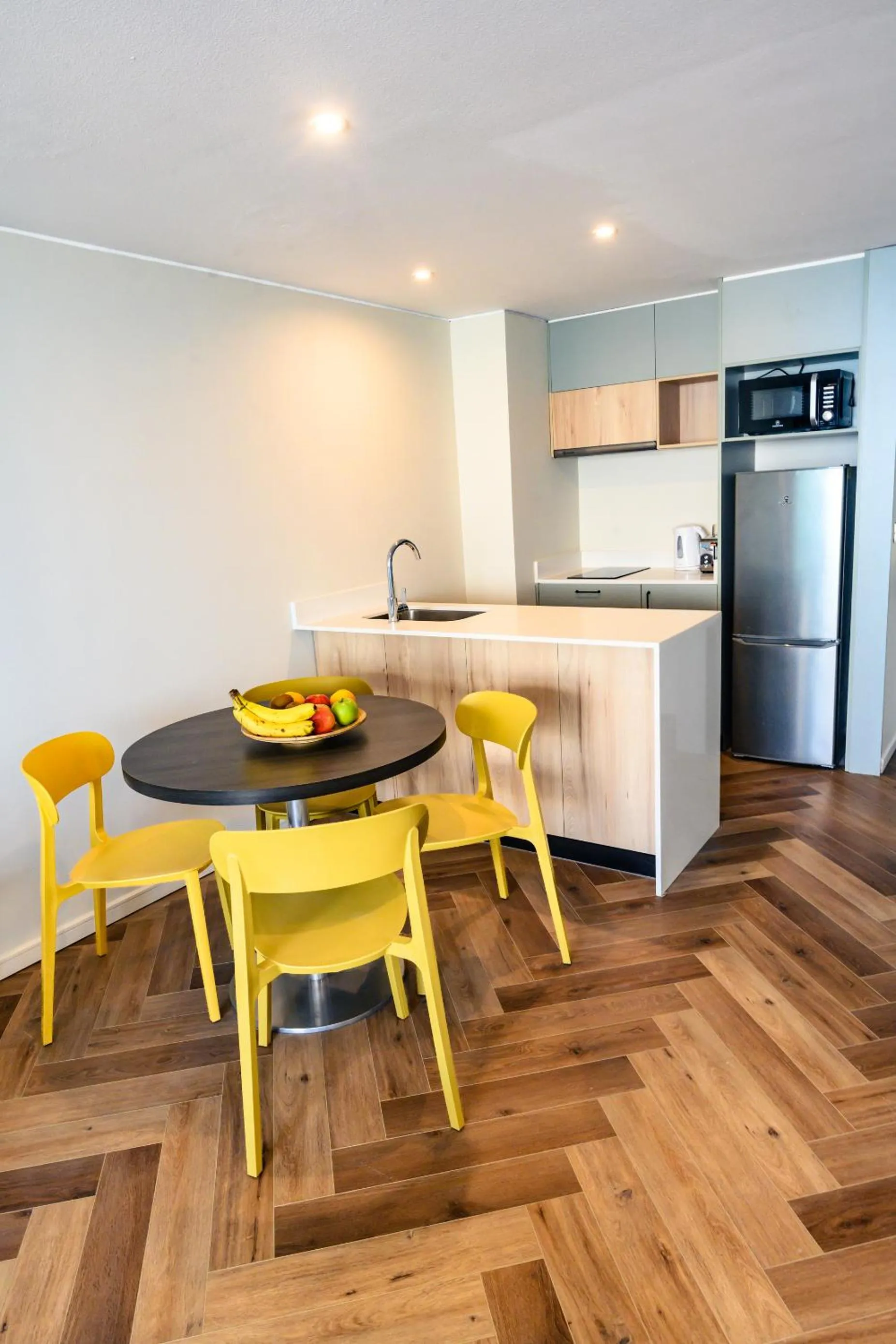 Kitchen or kitchenette in Studio 56 Apart Hotel by Terrado Iquique