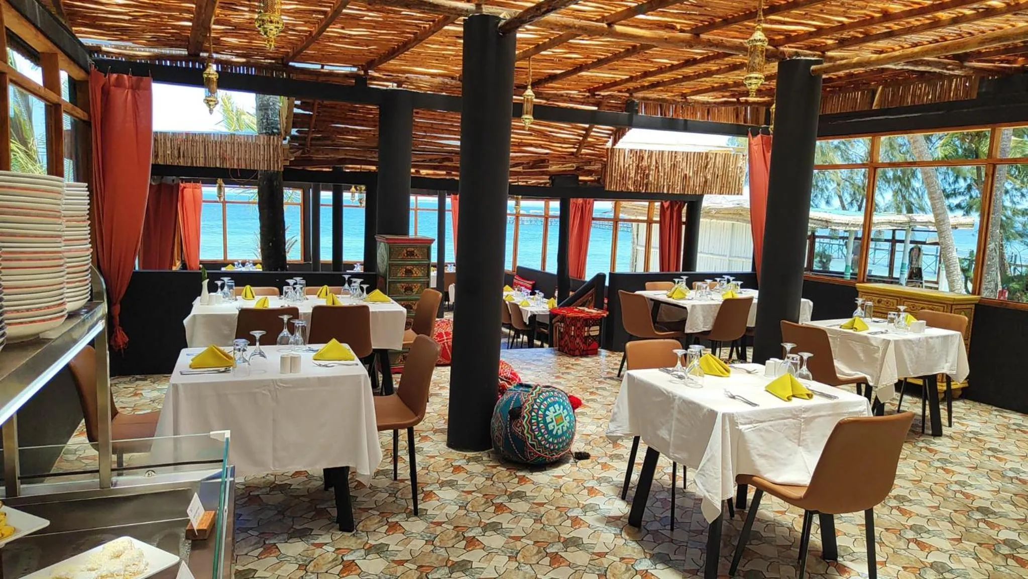 Restaurant/places to eat in Paradise Beach Resort & Spa