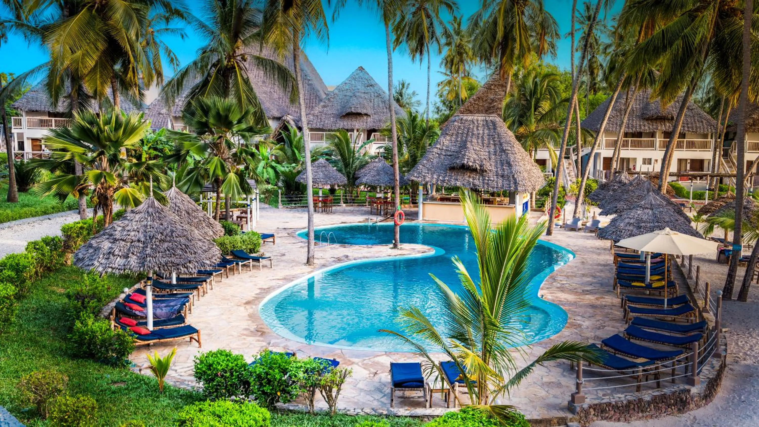 Swimming pool in Paradise Beach Resort & Spa
