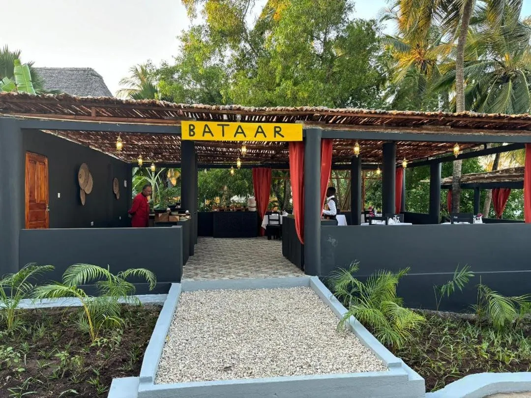 Restaurant/places to eat in Paradise Beach Resort & Spa