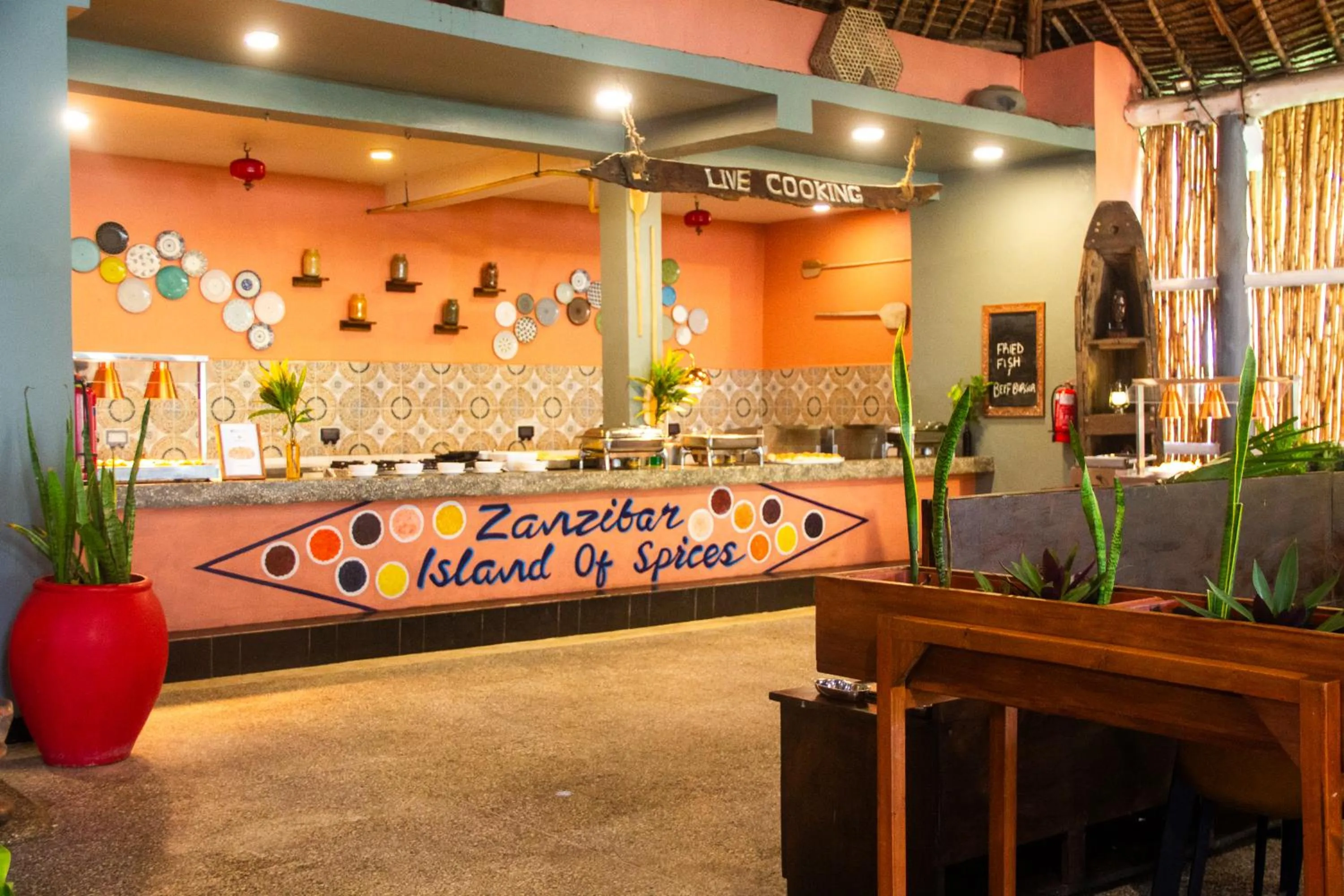 Restaurant/places to eat in Paradise Beach Resort & Spa