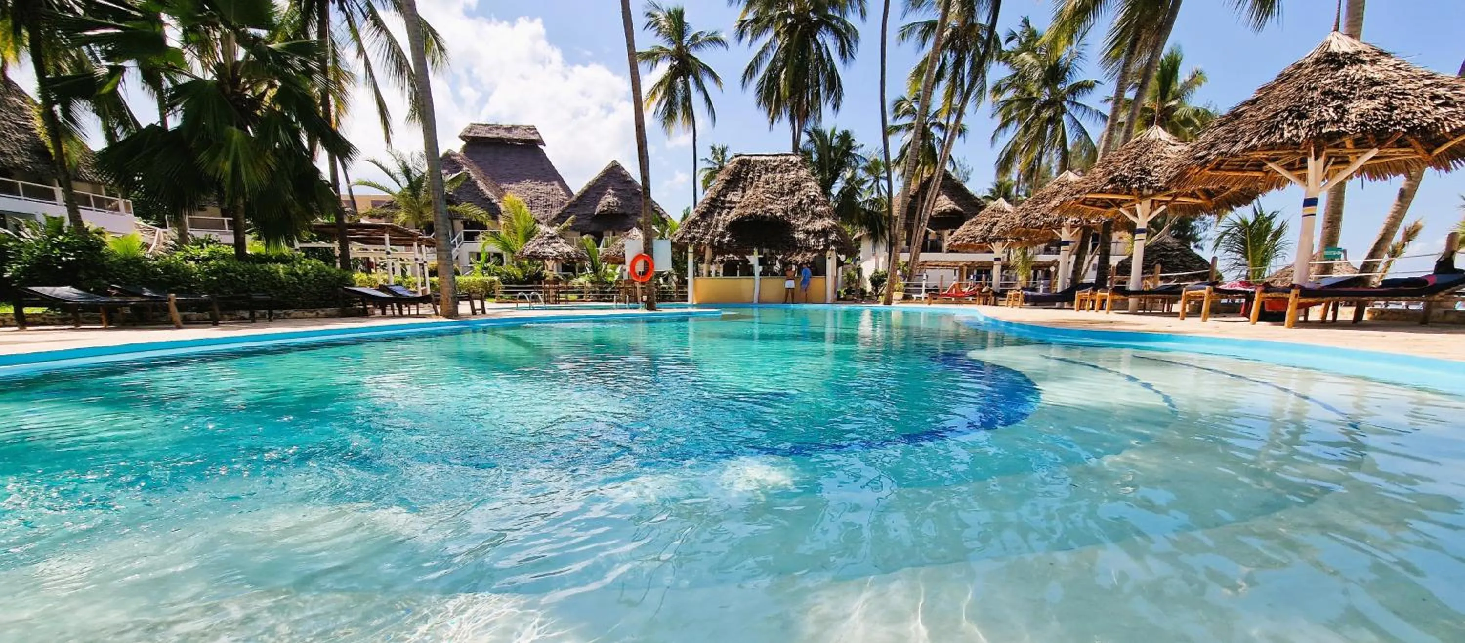Swimming pool in Paradise Beach Resort & Spa