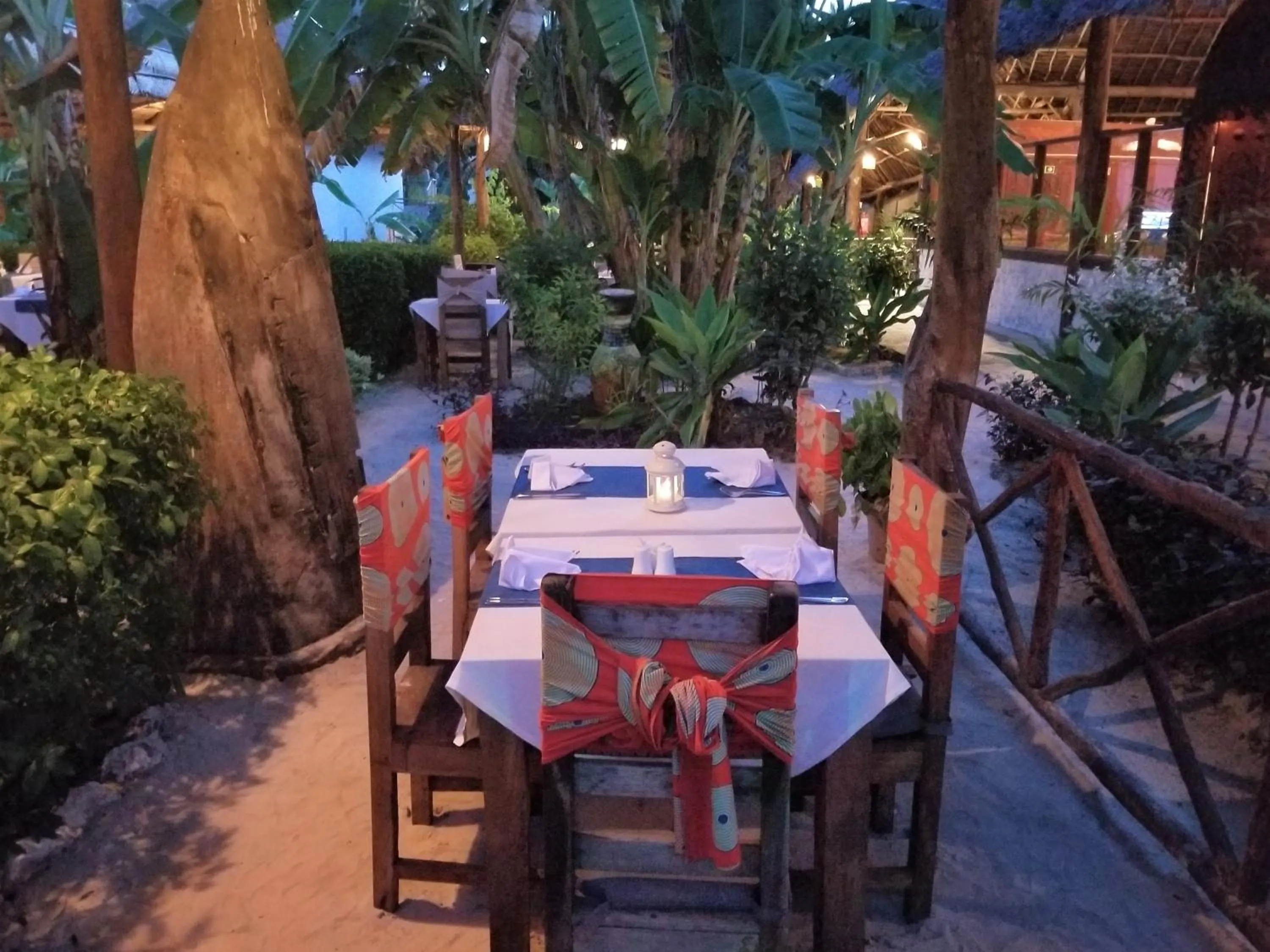 Restaurant/places to eat in Paradise Beach Resort & Spa