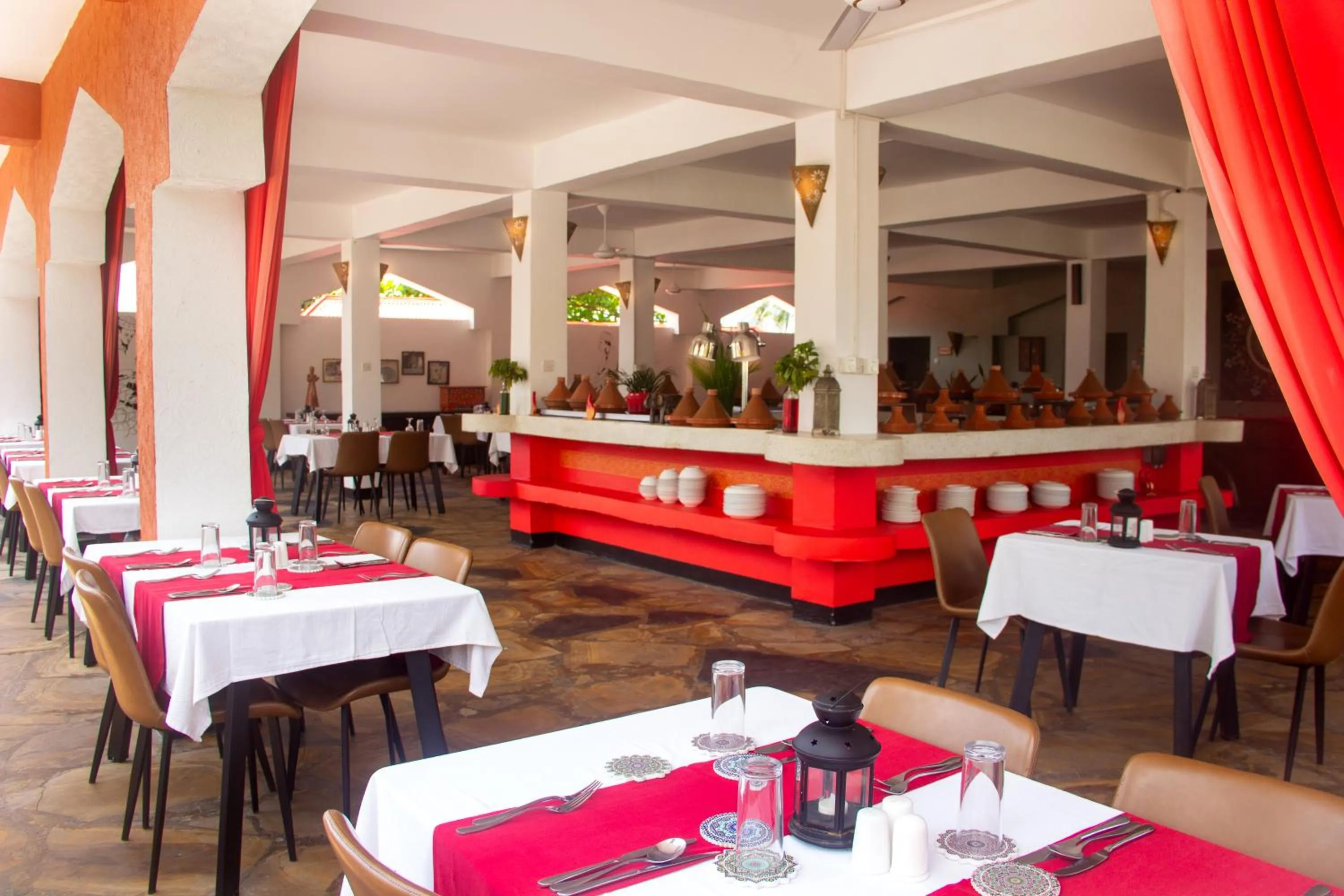 Restaurant/places to eat in Paradise Beach Resort & Spa