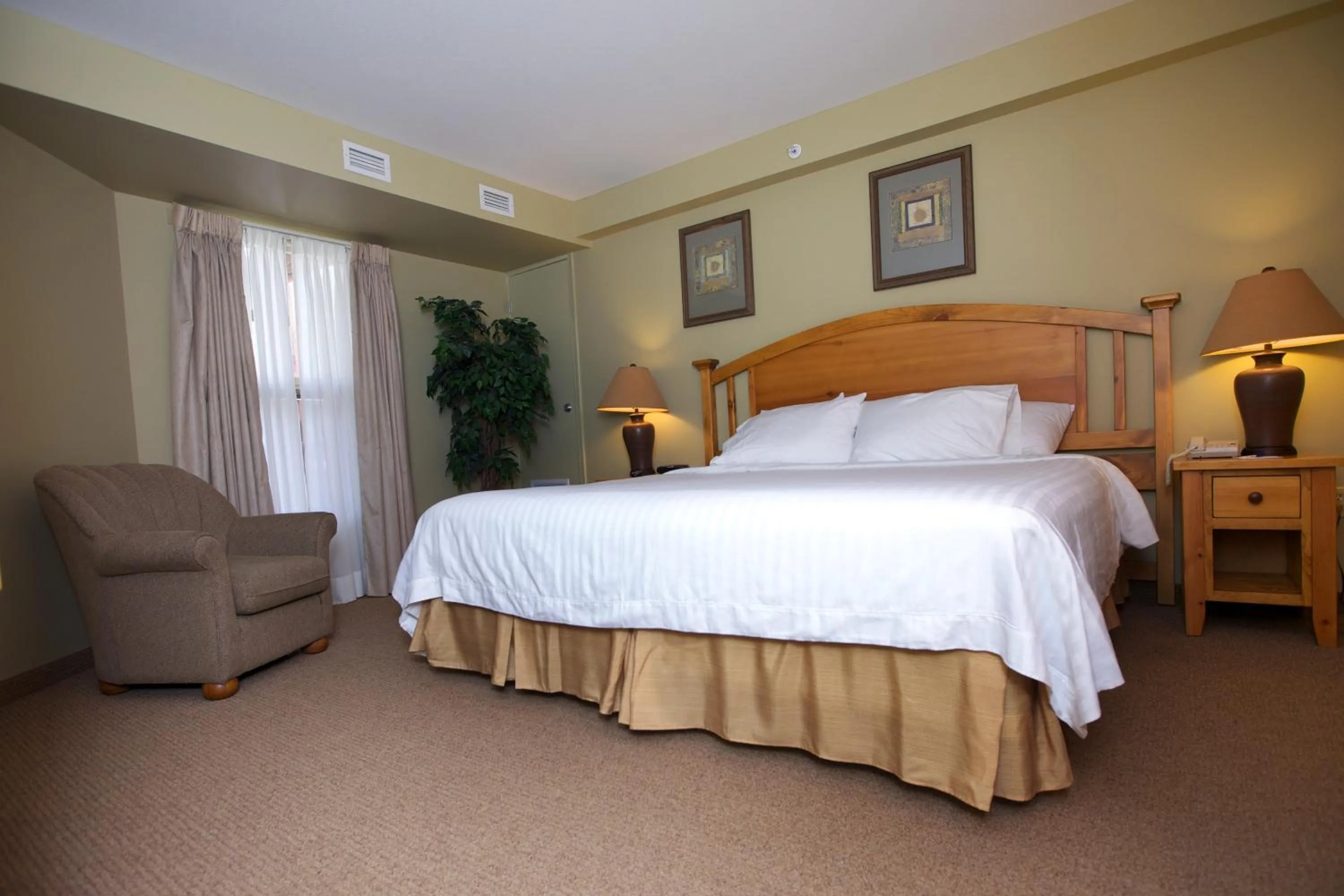 Bed in Polaris Lodge