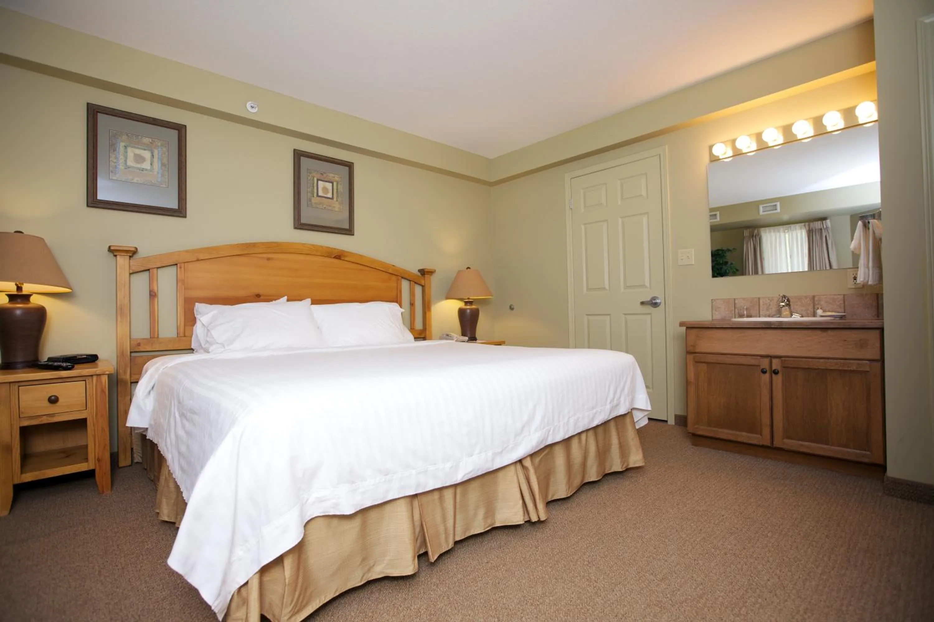 Bed in Polaris Lodge