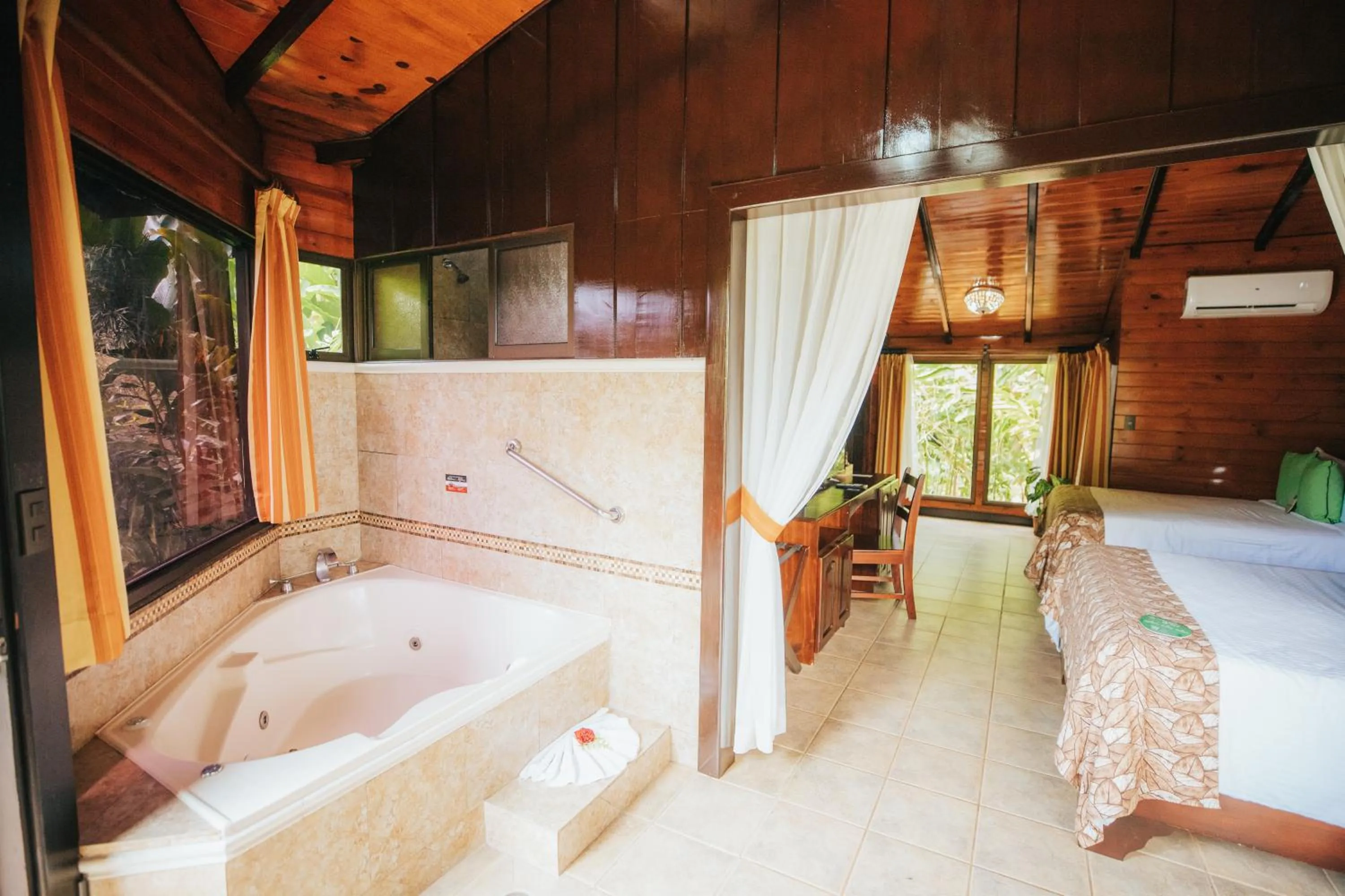 Bedroom, Bed in Montaña de fuego Mountain Resort & Spa