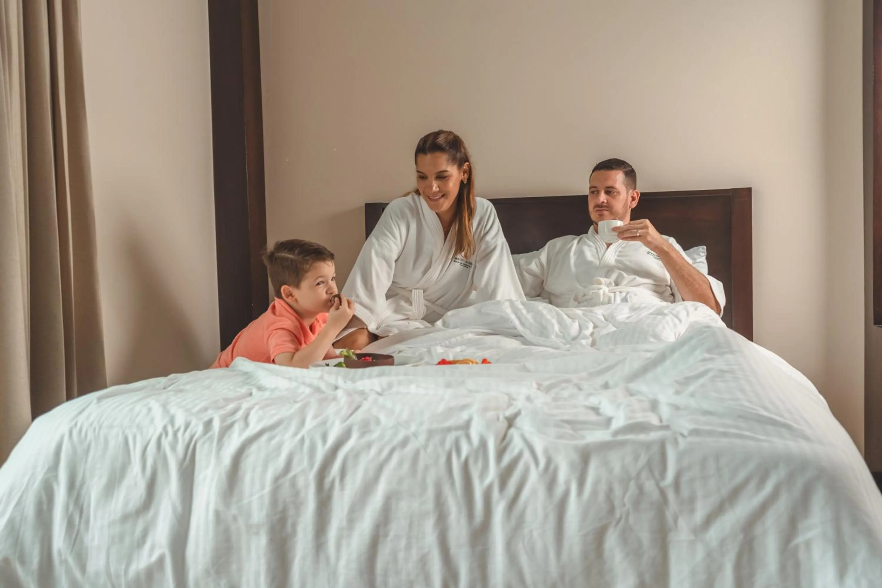 group of guests, Bed in Montaña de fuego Mountain Resort & Spa