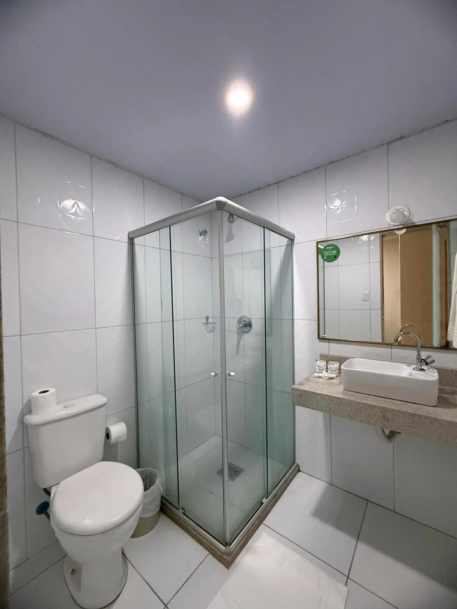 Bathroom in Hotel Dan Inn Express Salvador By Nacional Inn