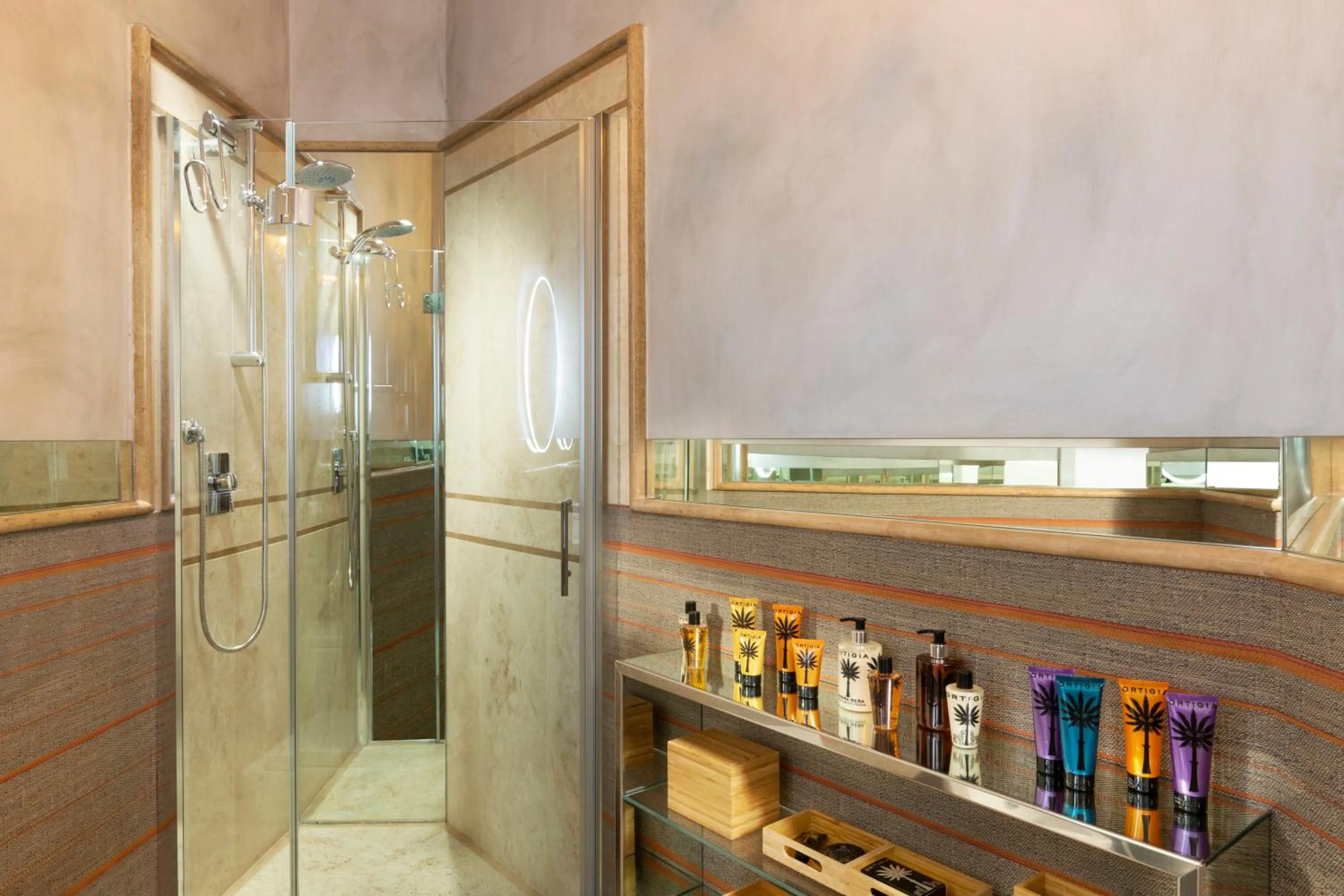 Shower in Palm Suites - Small Luxury Hotels of the World