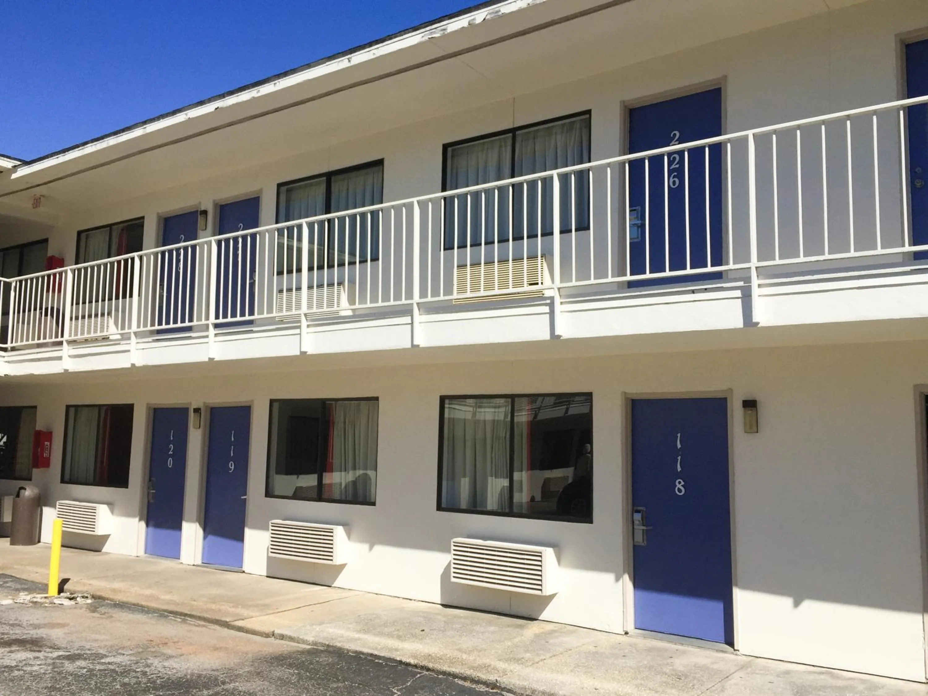Property building in Motel 6 - Pensacola West