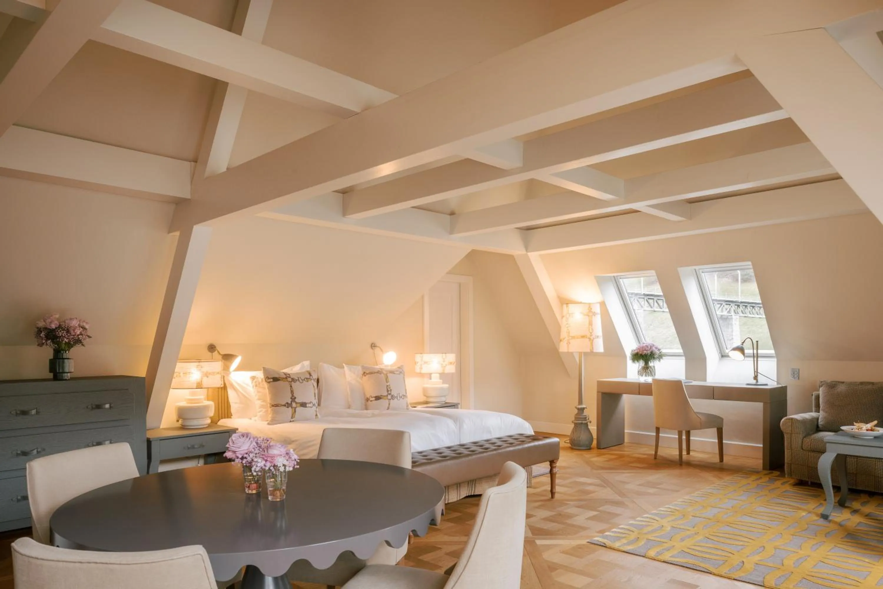 Property building, Bed in Le Grand Bellevue