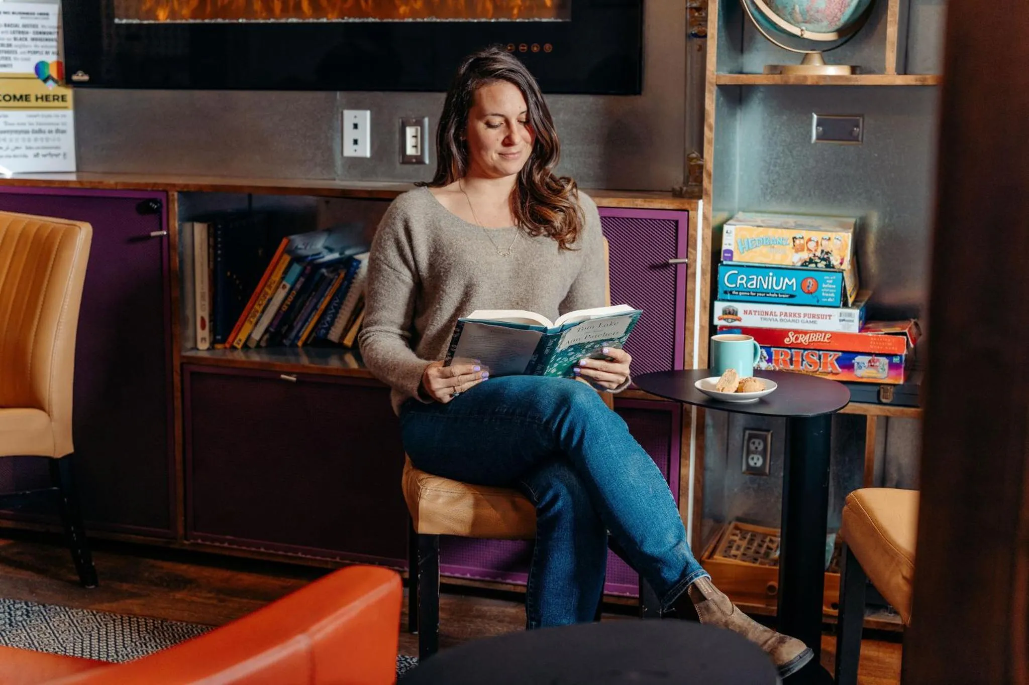 Communal lounge/ TV room in Silverbow Inn