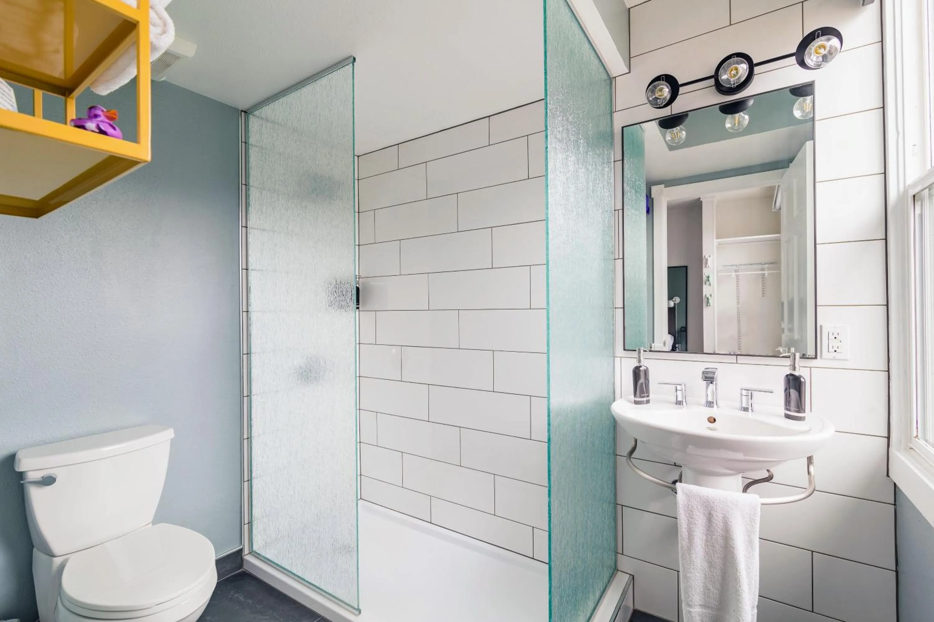 Shower in Silverbow Inn