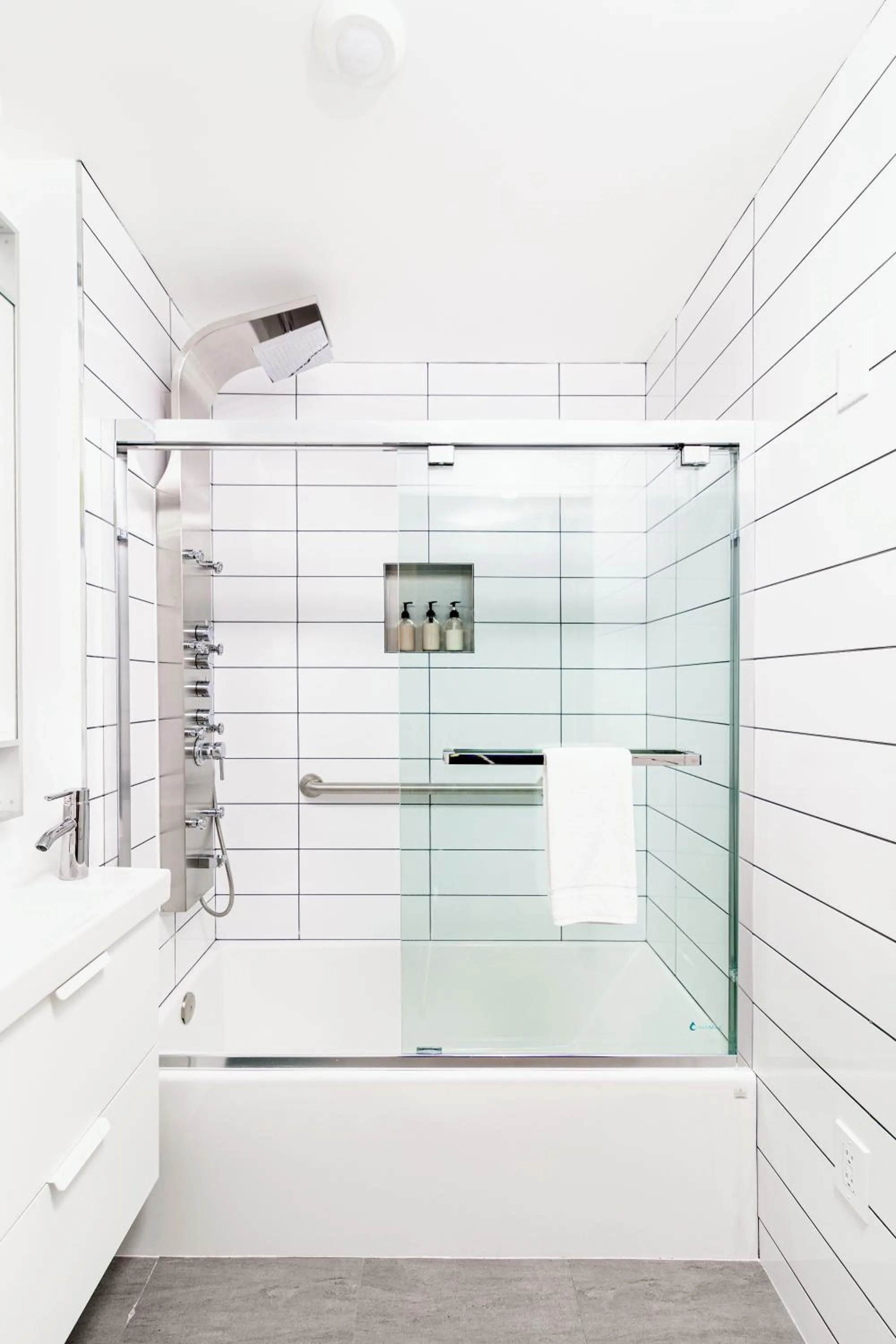 Shower in Silverbow Inn