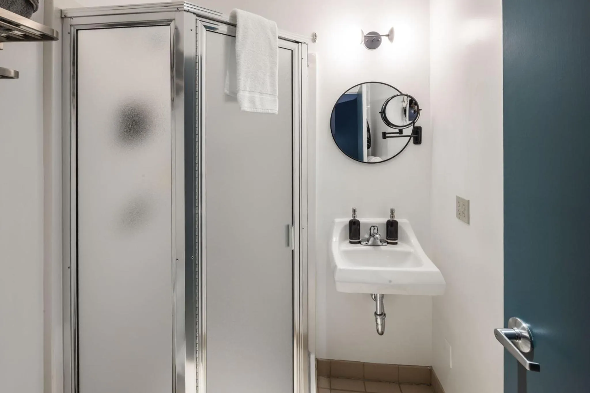 Shower in Silverbow Inn