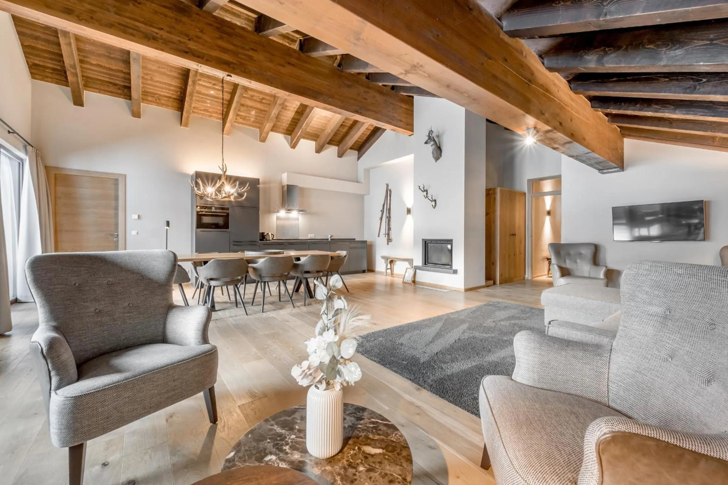 Living room in AlpenParks Hotel & Apartment Arlberg Warth mit Pool