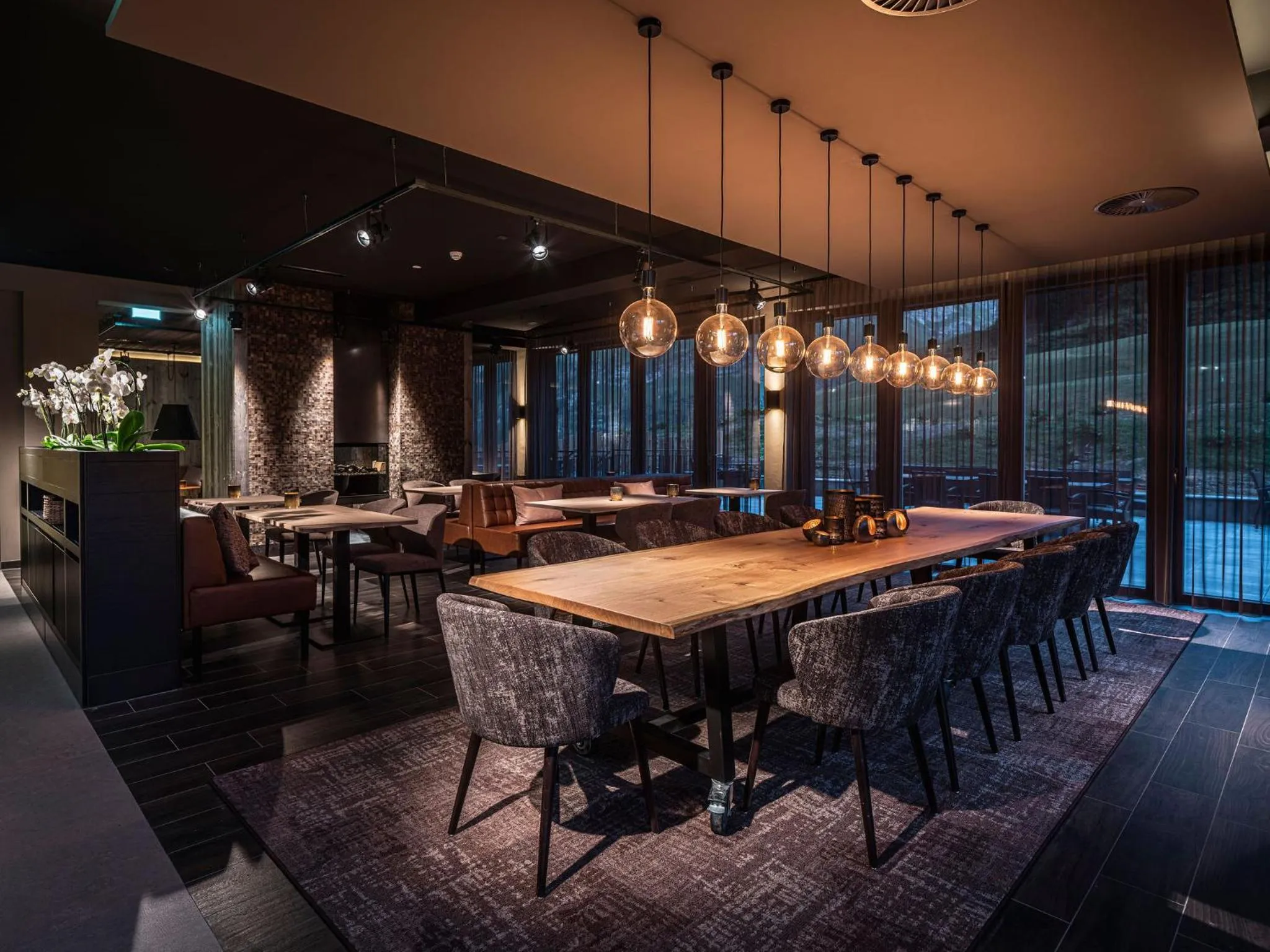 Restaurant/places to eat in AlpenParks Hotel & Apartment Arlberg Warth mit Pool