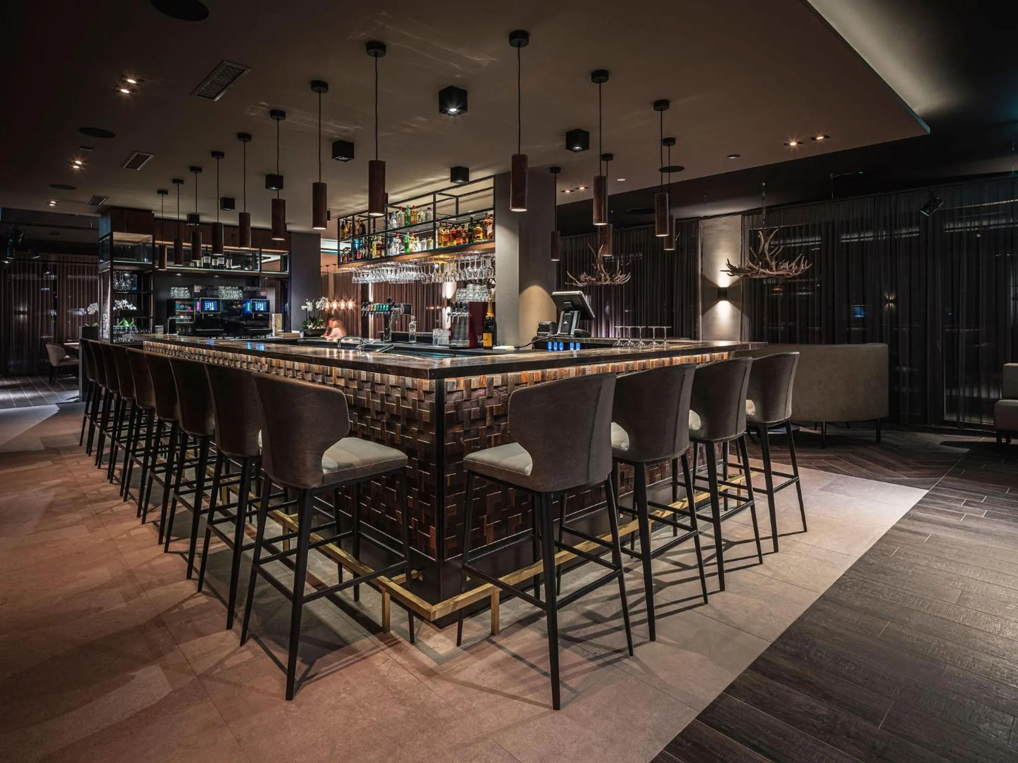 Lounge or bar in AlpenParks Hotel & Apartment Arlberg Warth mit Pool