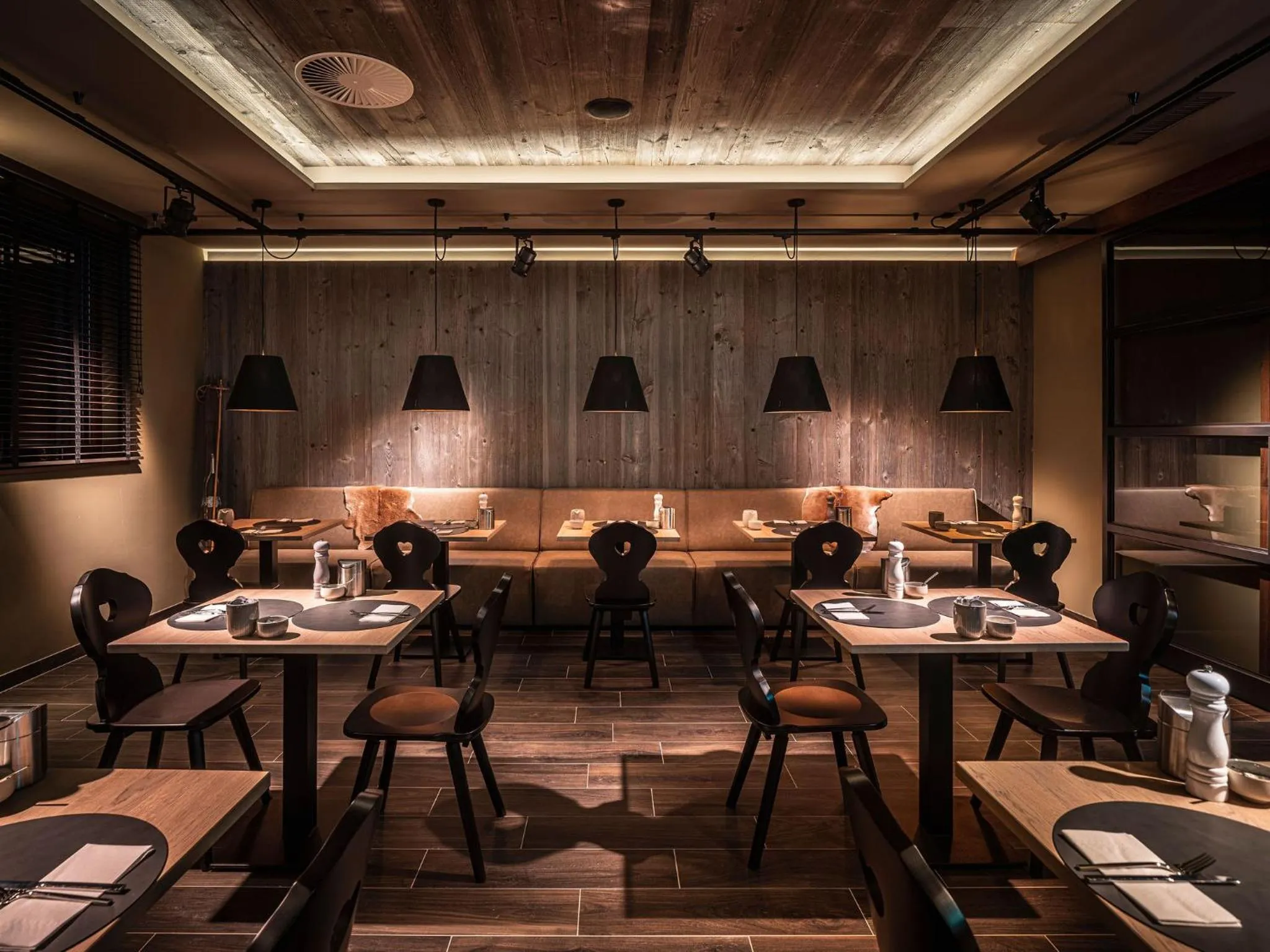 Restaurant/places to eat in AlpenParks Hotel & Apartment Arlberg Warth mit Pool