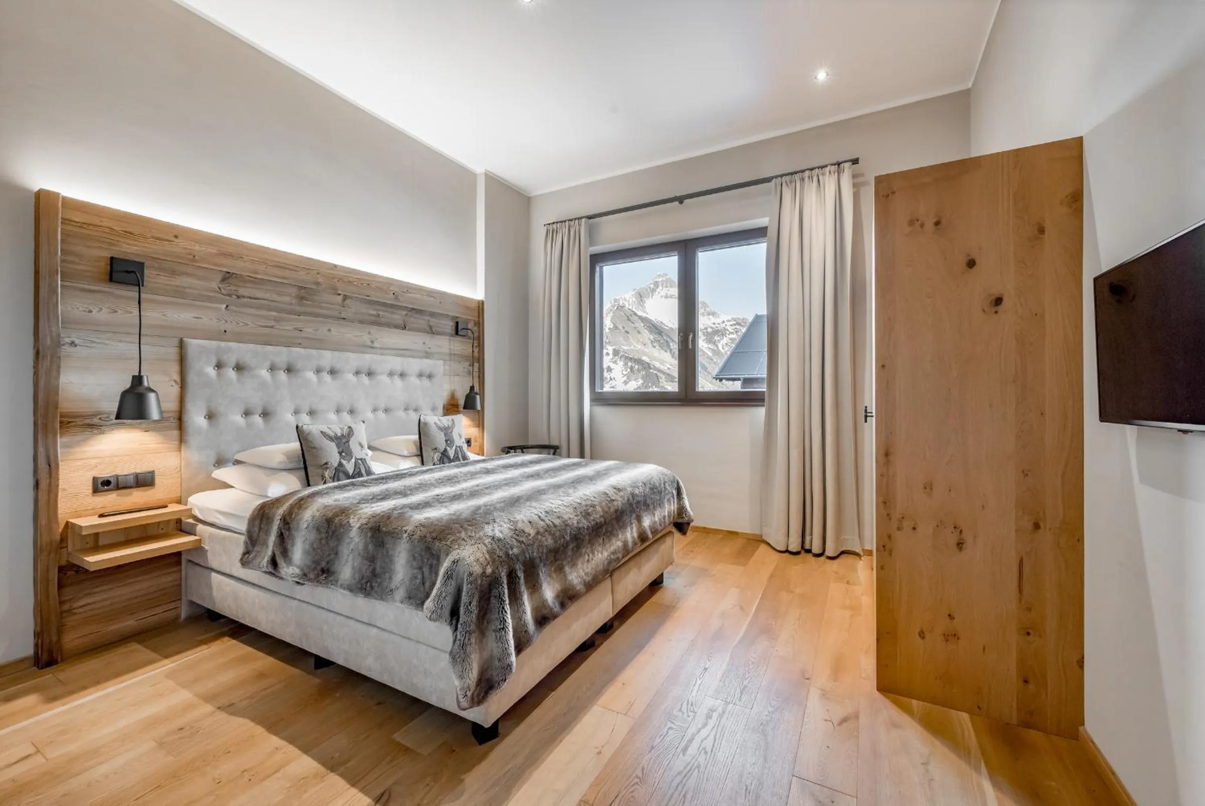 Bedroom, Bed in AlpenParks Hotel & Apartment Arlberg Warth mit Pool