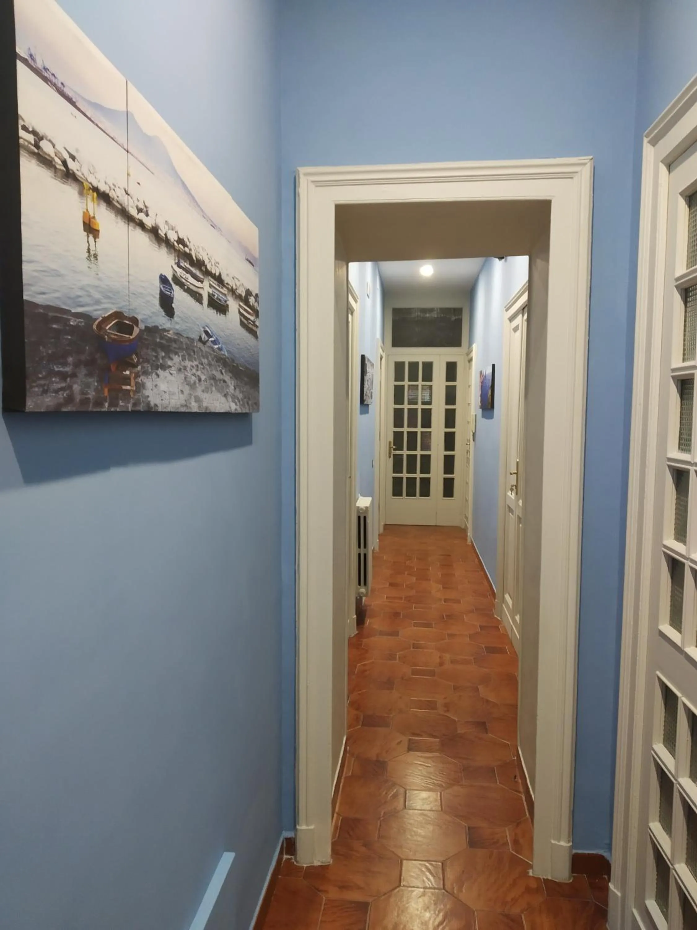 Facade/entrance in Non ci resta che Napoli