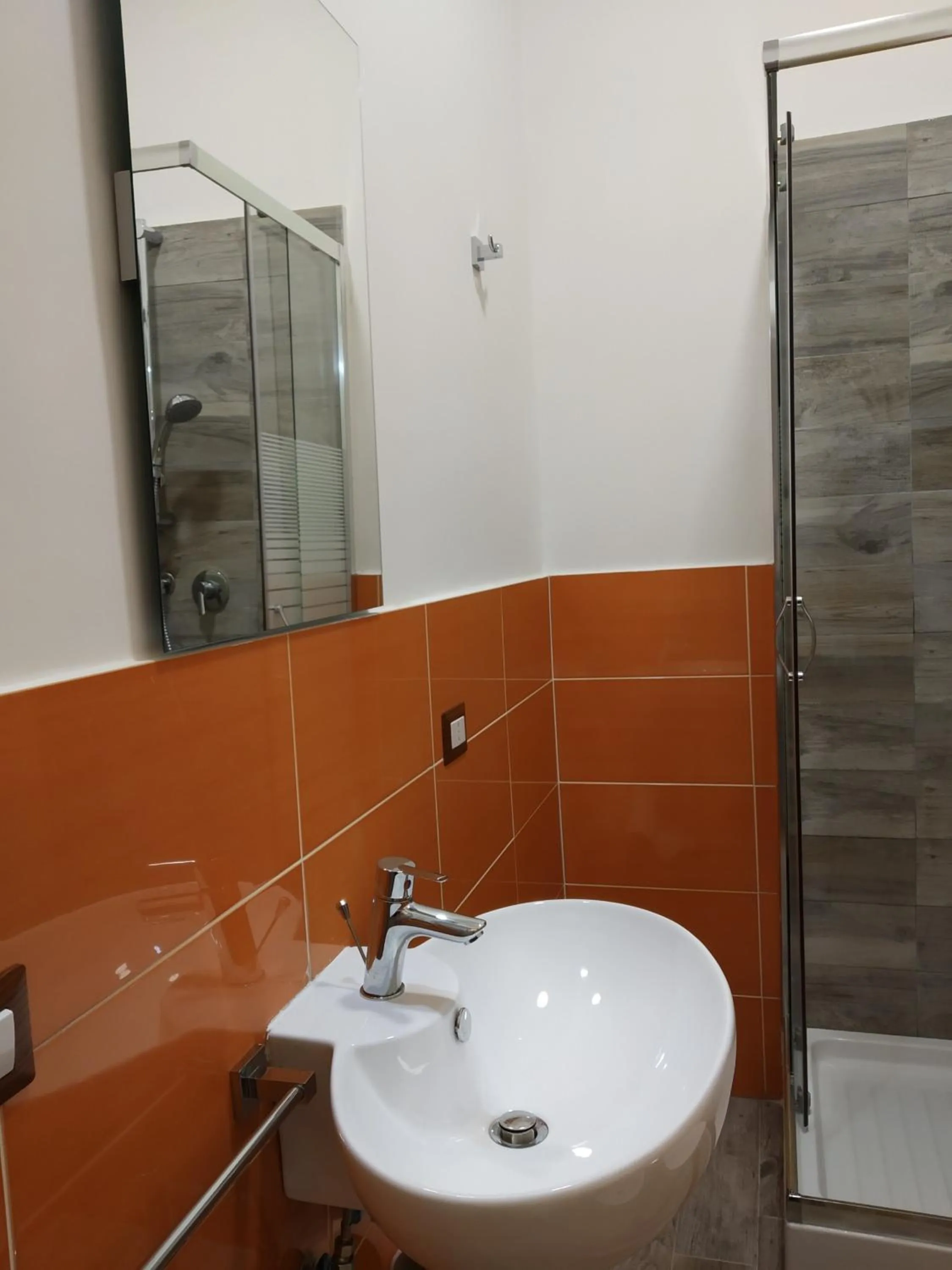 Bathroom in Non ci resta che Napoli