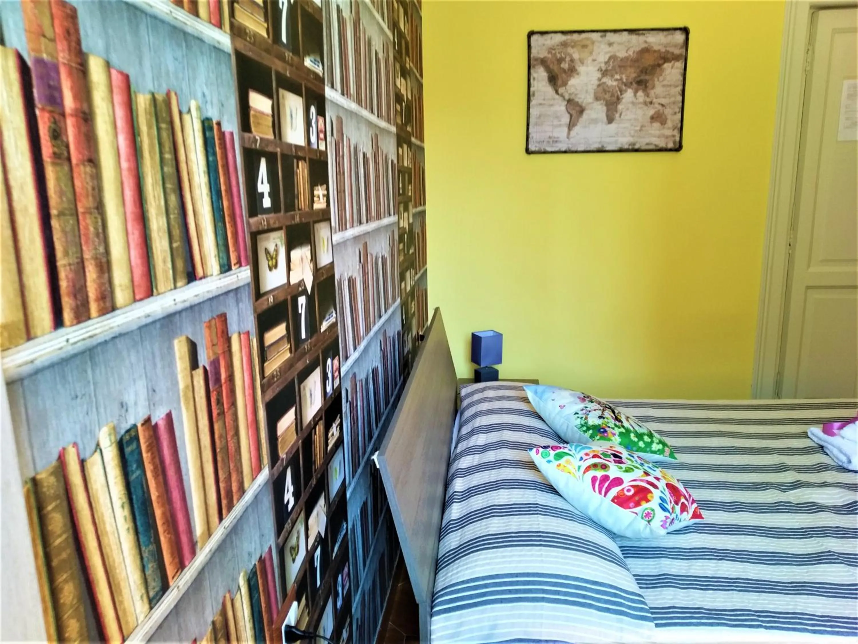 Bed in Non ci resta che Napoli