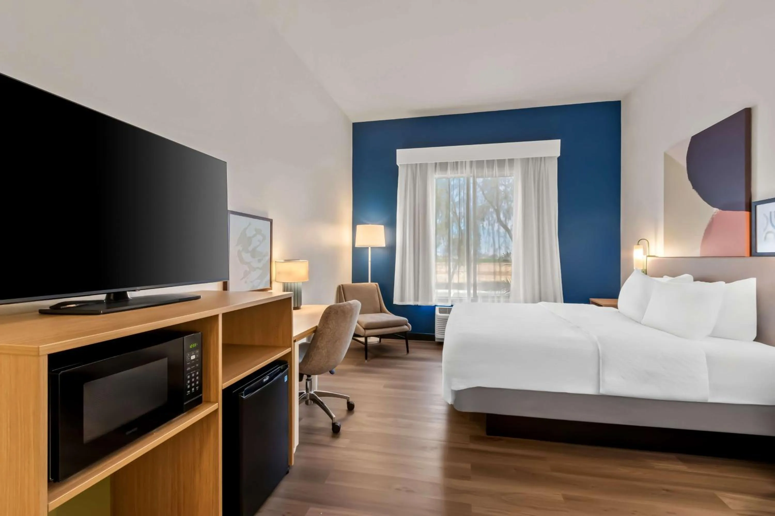 Bedroom, Bed in Spark by Hilton Phoenix East Mesa