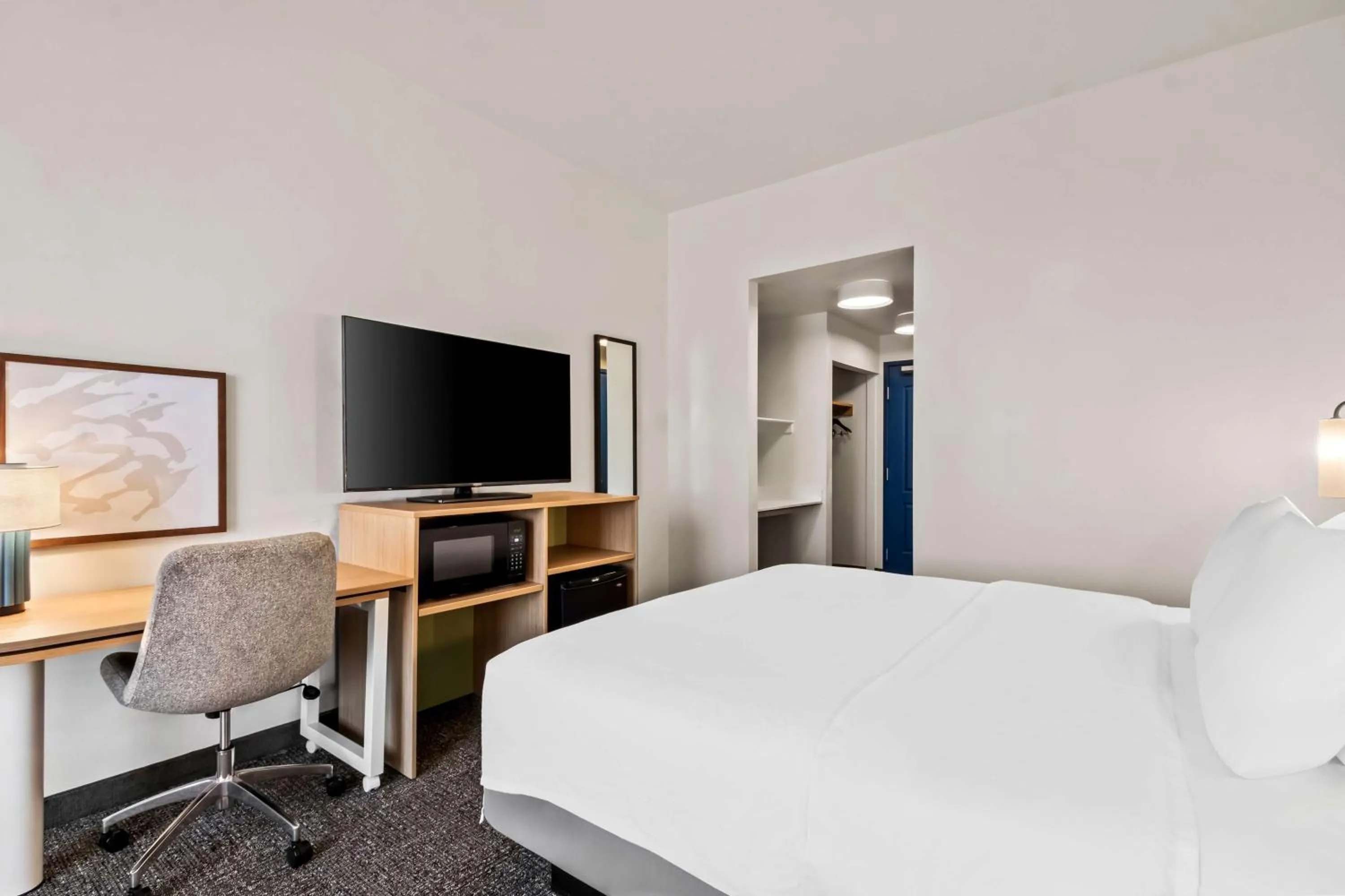 Bedroom, Bed in Spark by Hilton Phoenix East Mesa
