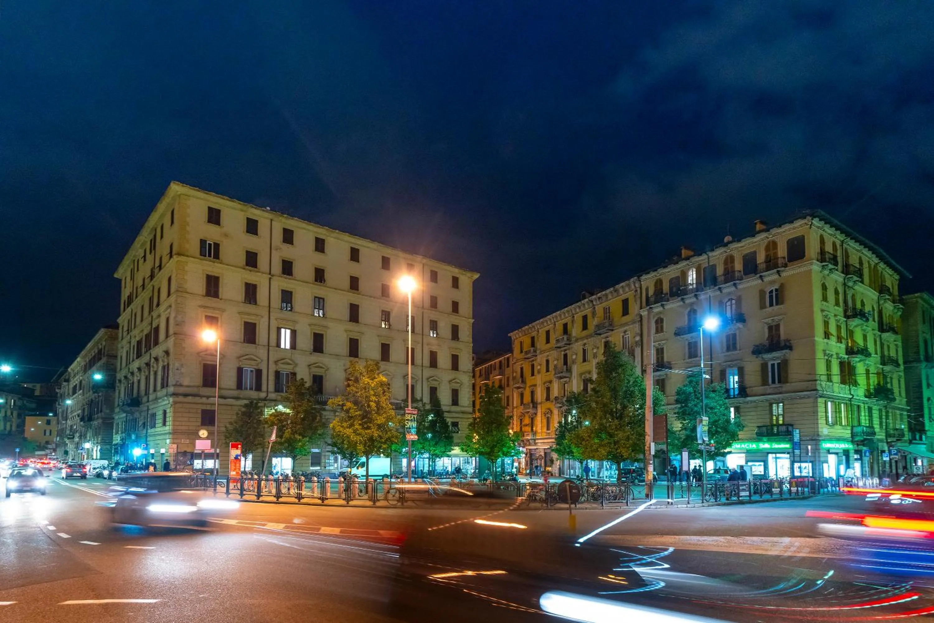 Property building in Affittacamere Superior del Golfo e delle 5 Terre