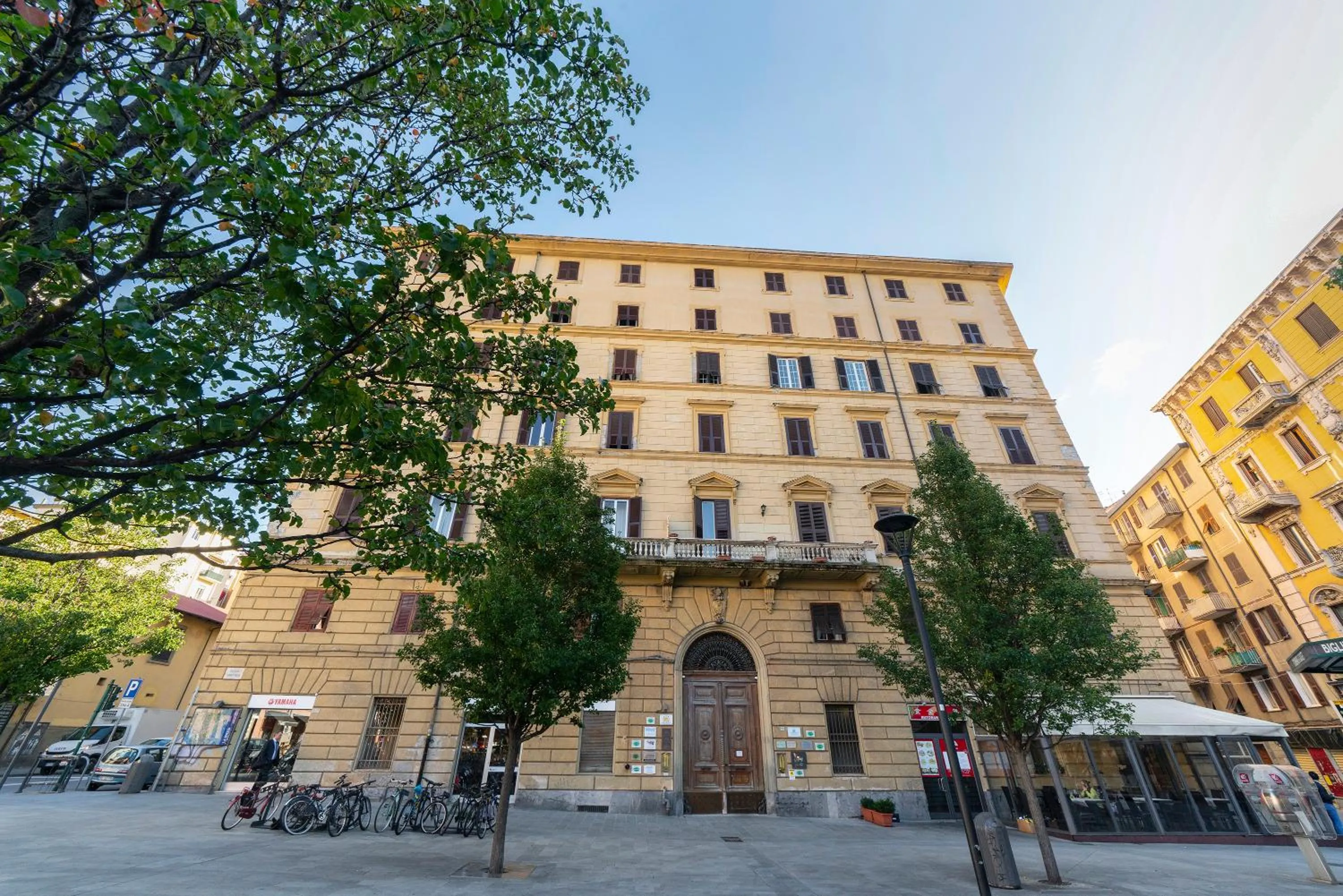 Property building in Affittacamere Superior del Golfo e delle 5 Terre