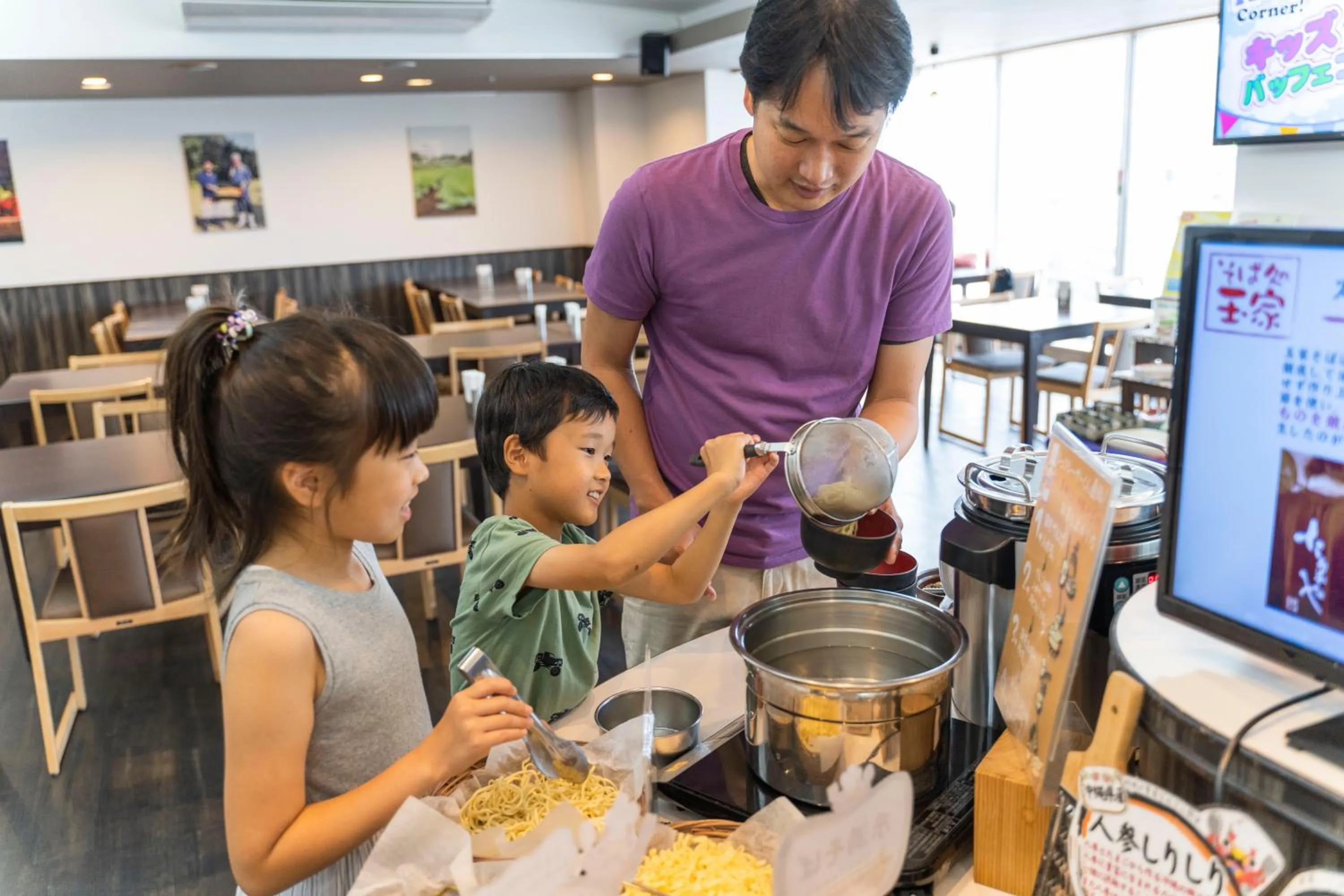 People in Hotel Ocean