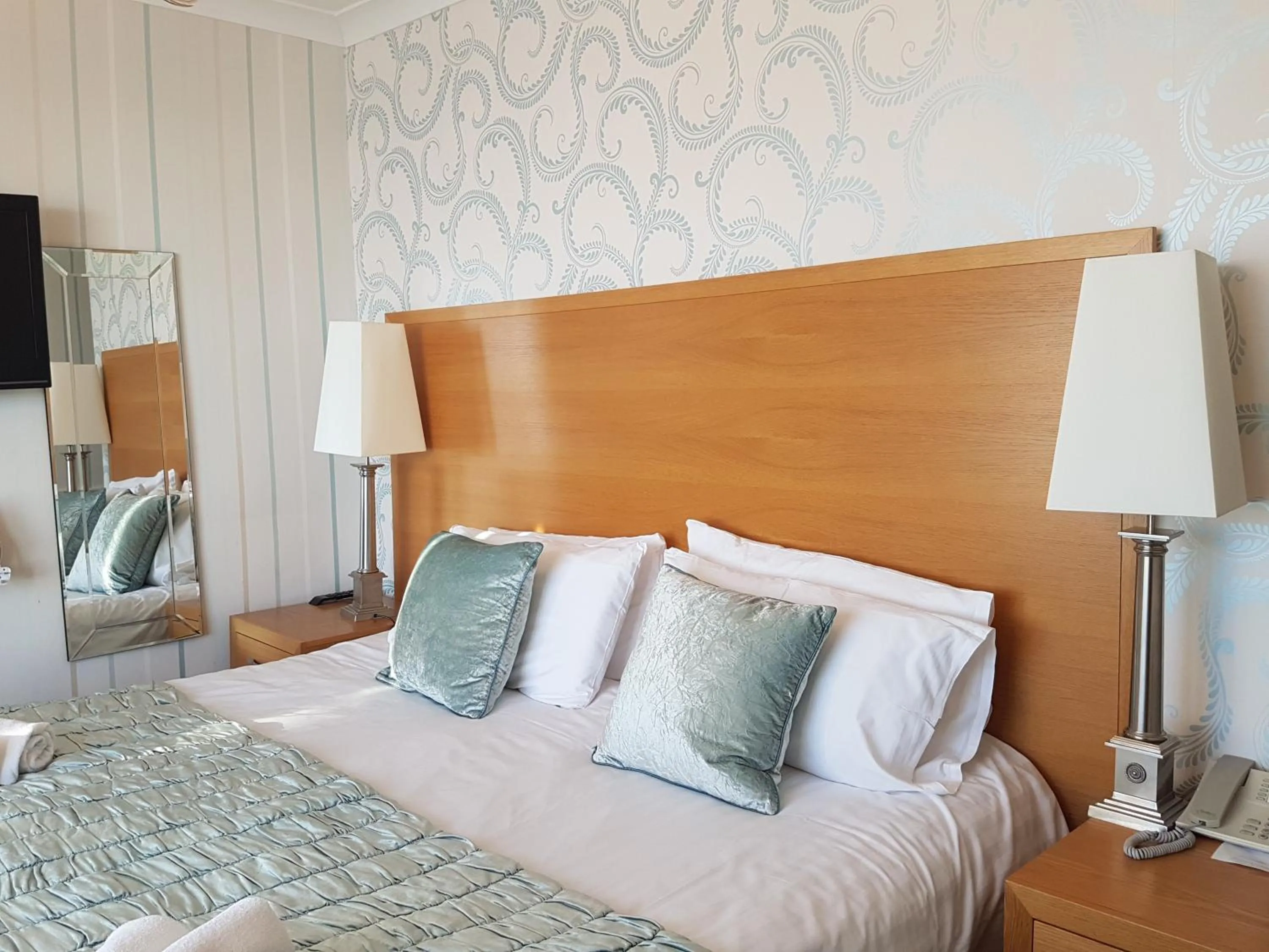 Bed in Gwesty'r Marine Hotel & Spa