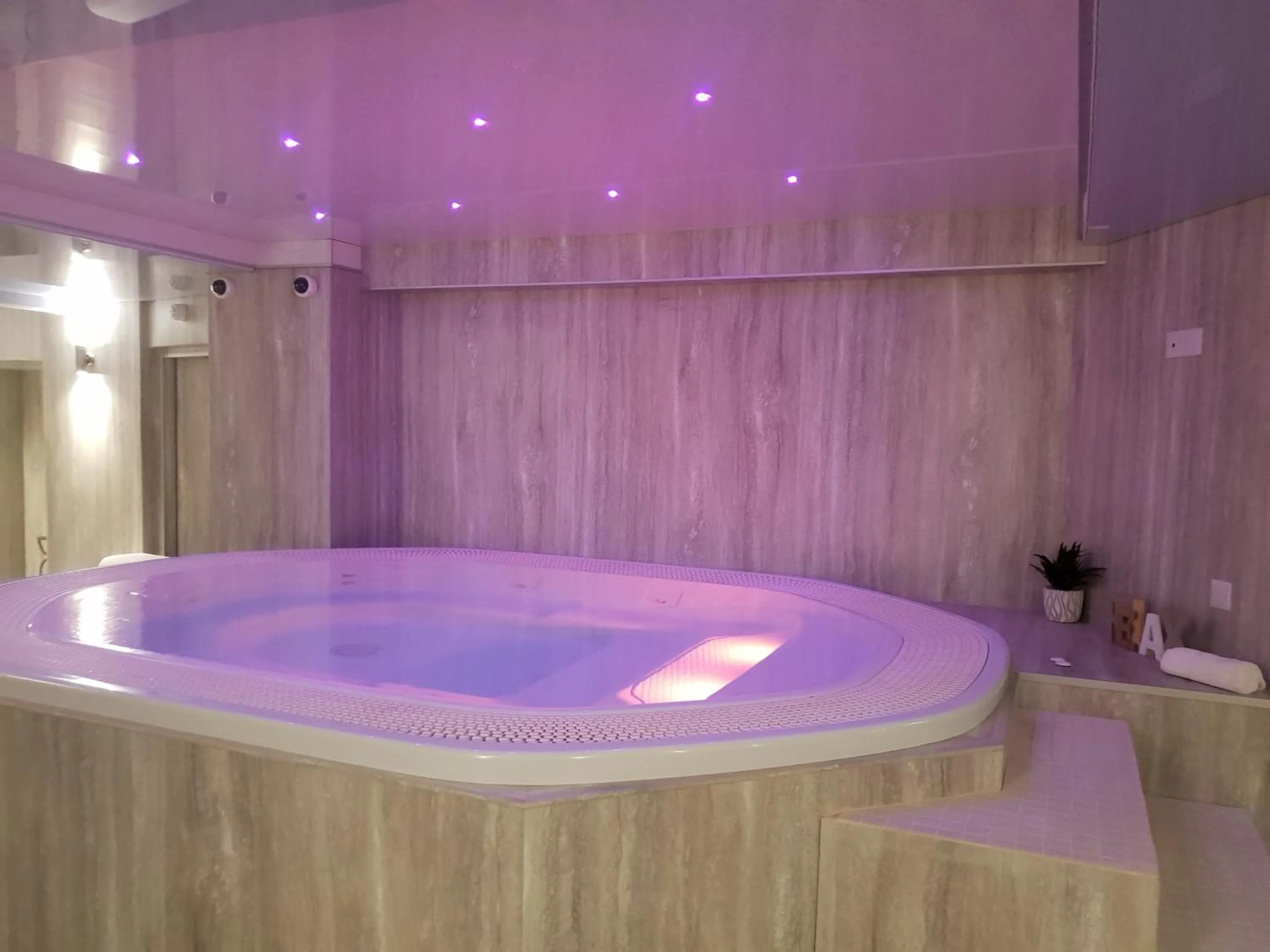 Hot Tub in Gwesty'r Marine Hotel & Spa