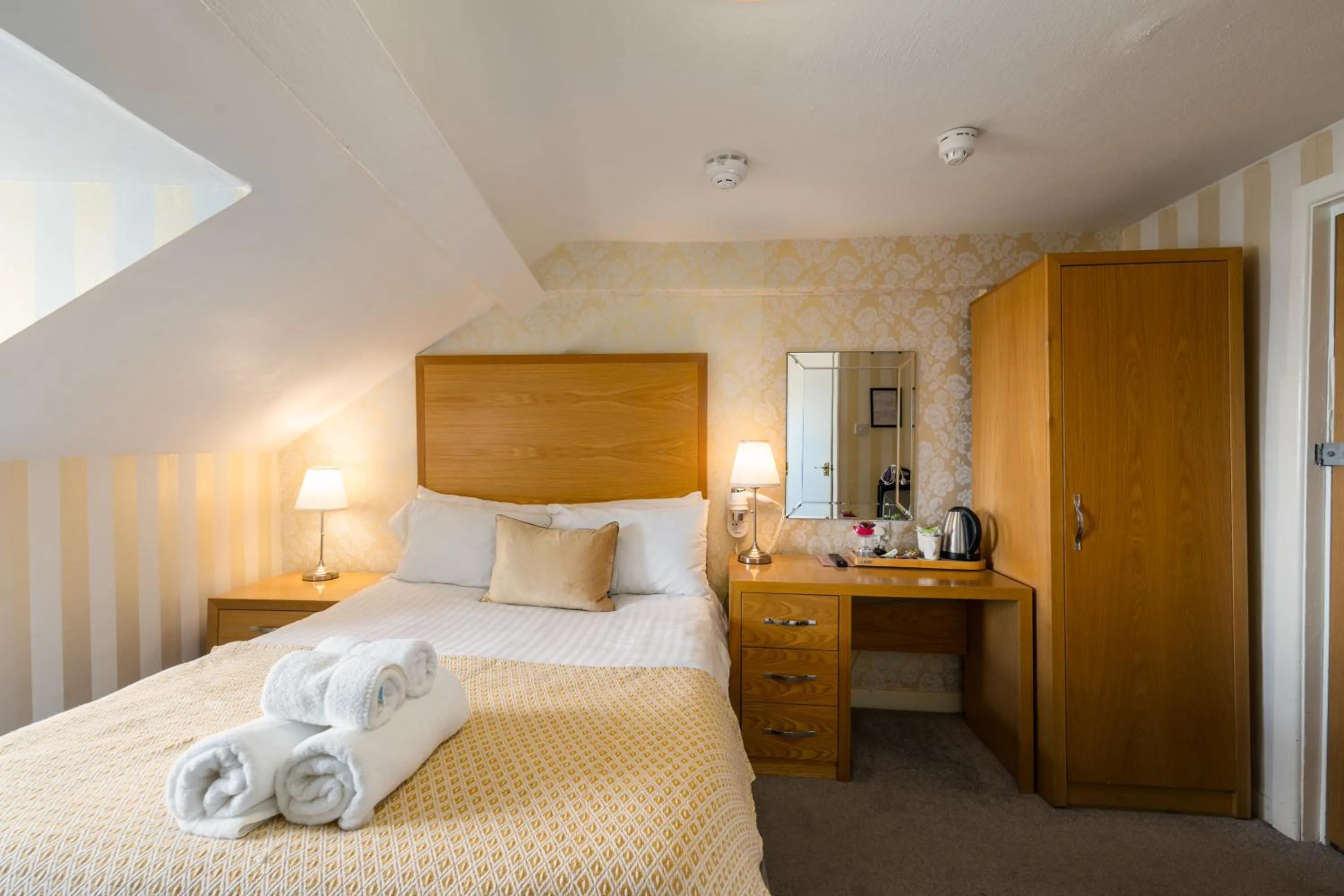 Bed in Gwesty'r Marine Hotel & Spa