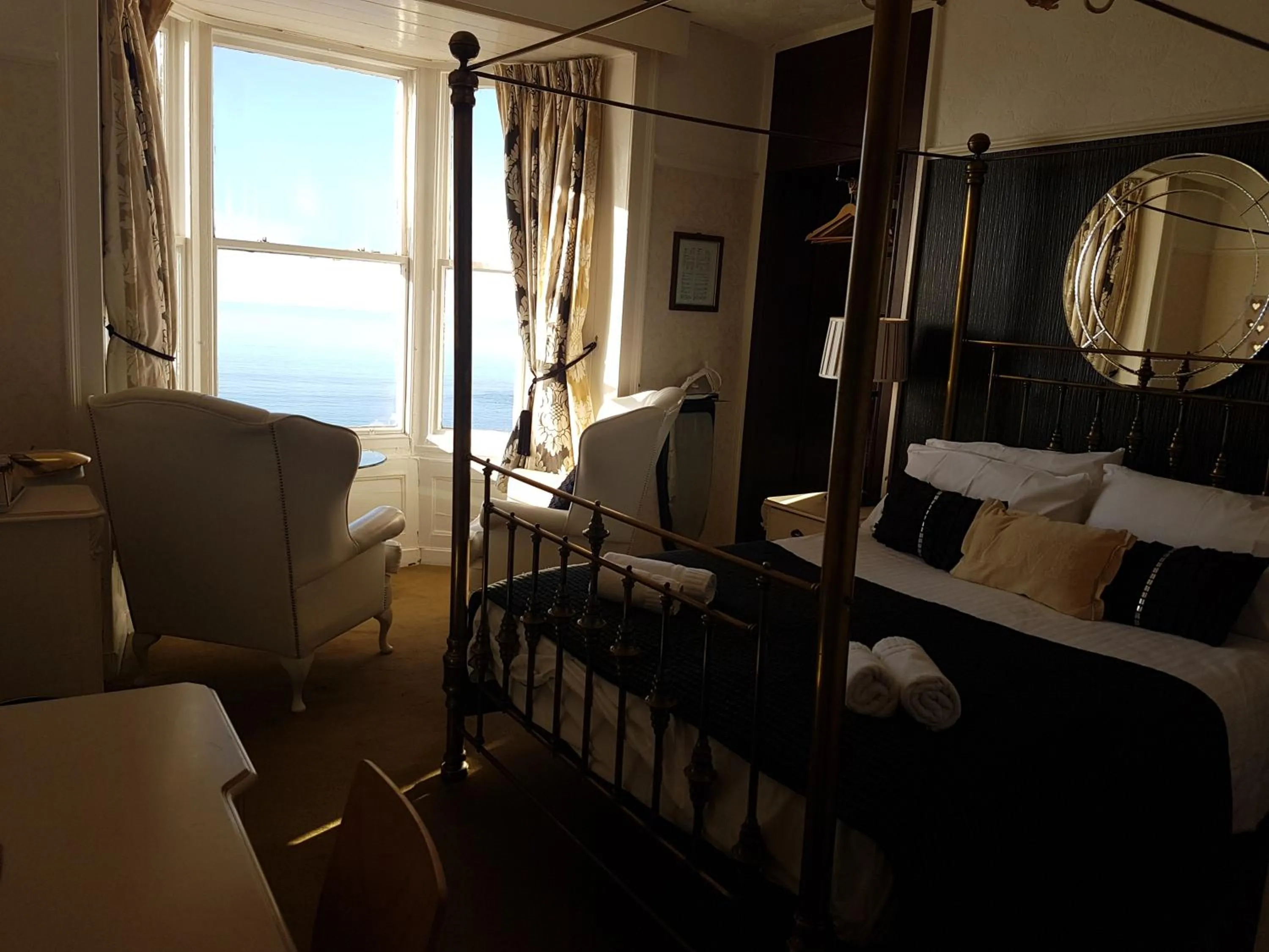 Bed in Gwesty'r Marine Hotel & Spa