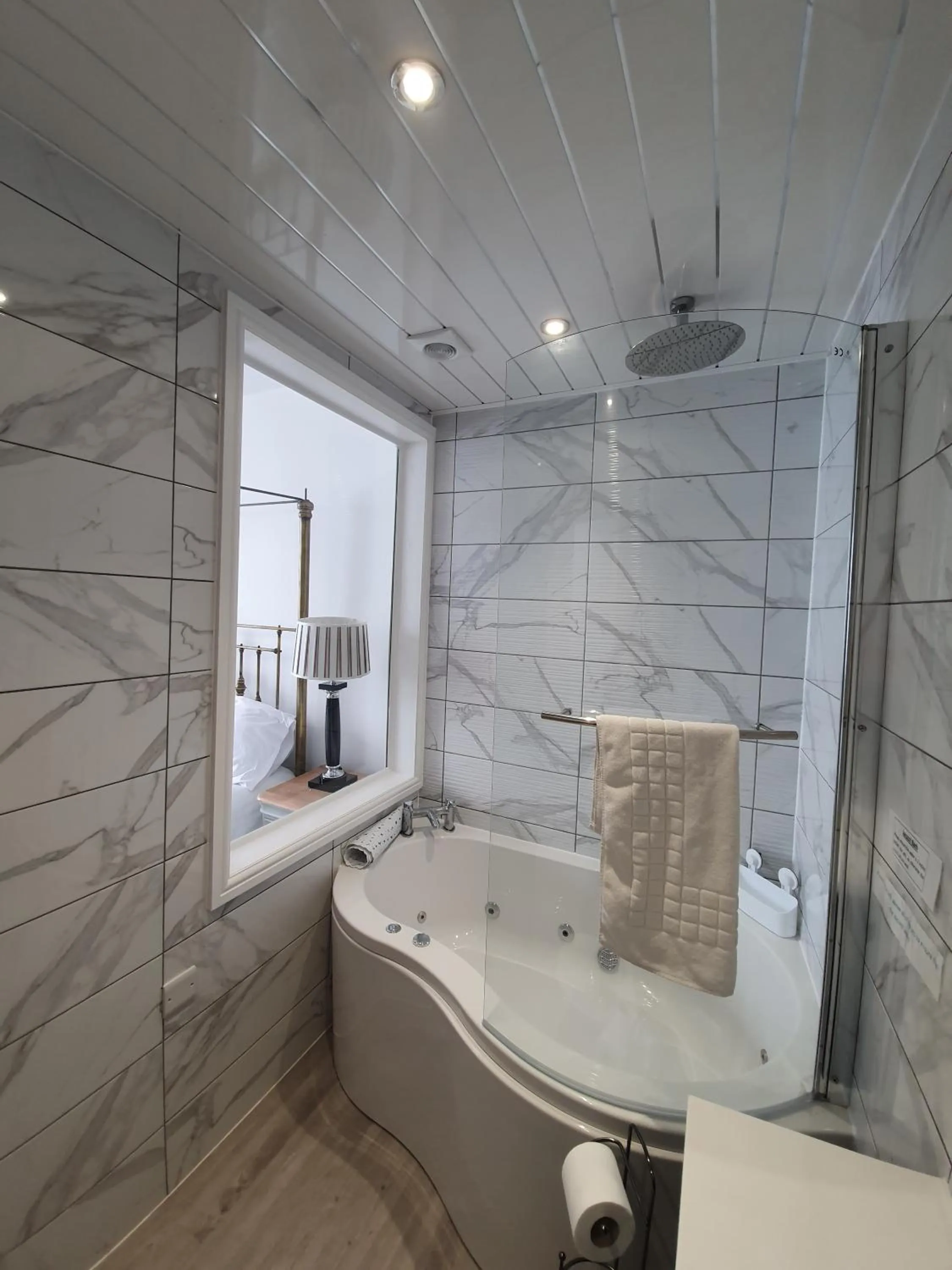 Bathroom in Gwesty'r Marine Hotel & Spa