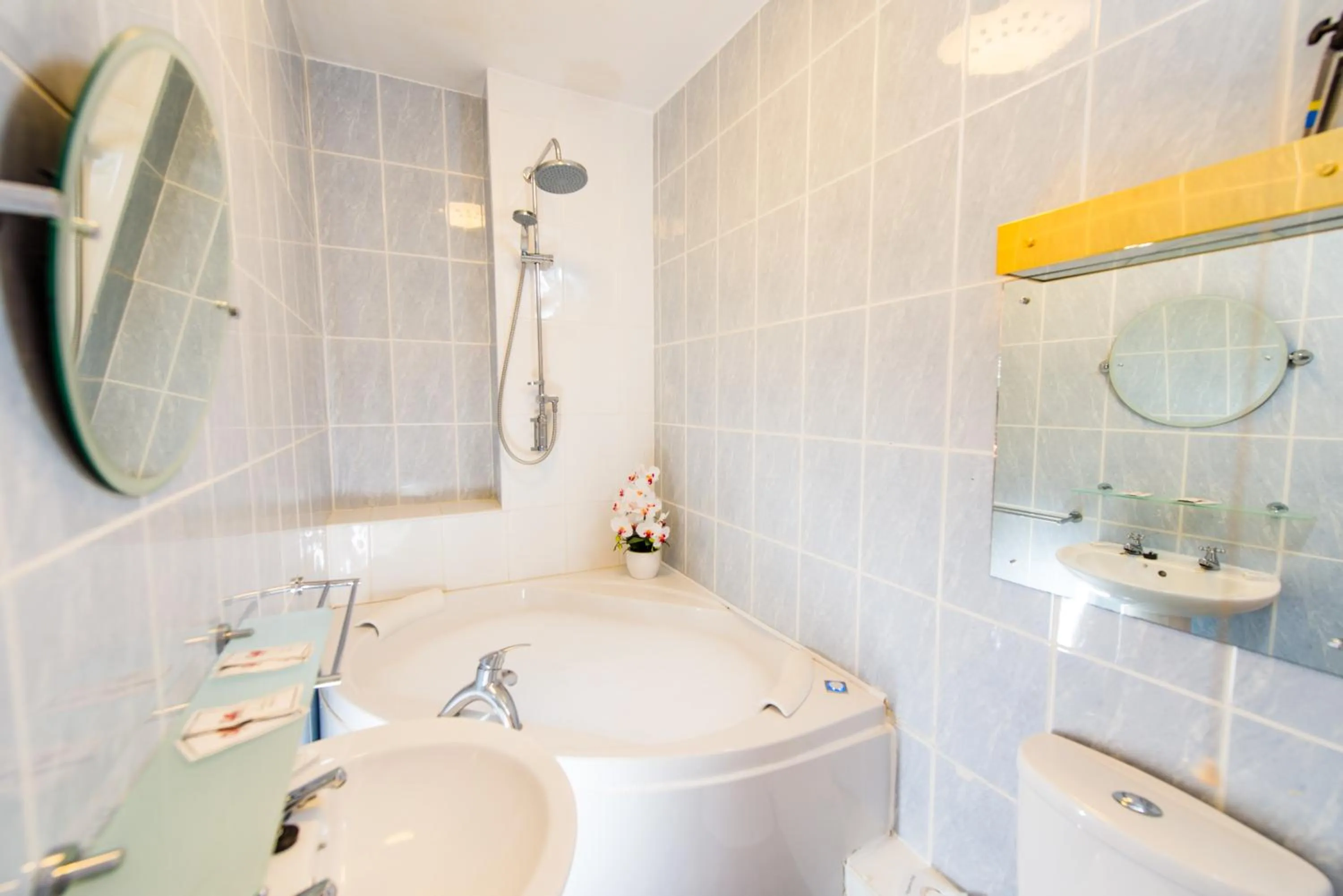 Bathroom in Gwesty'r Marine Hotel & Spa