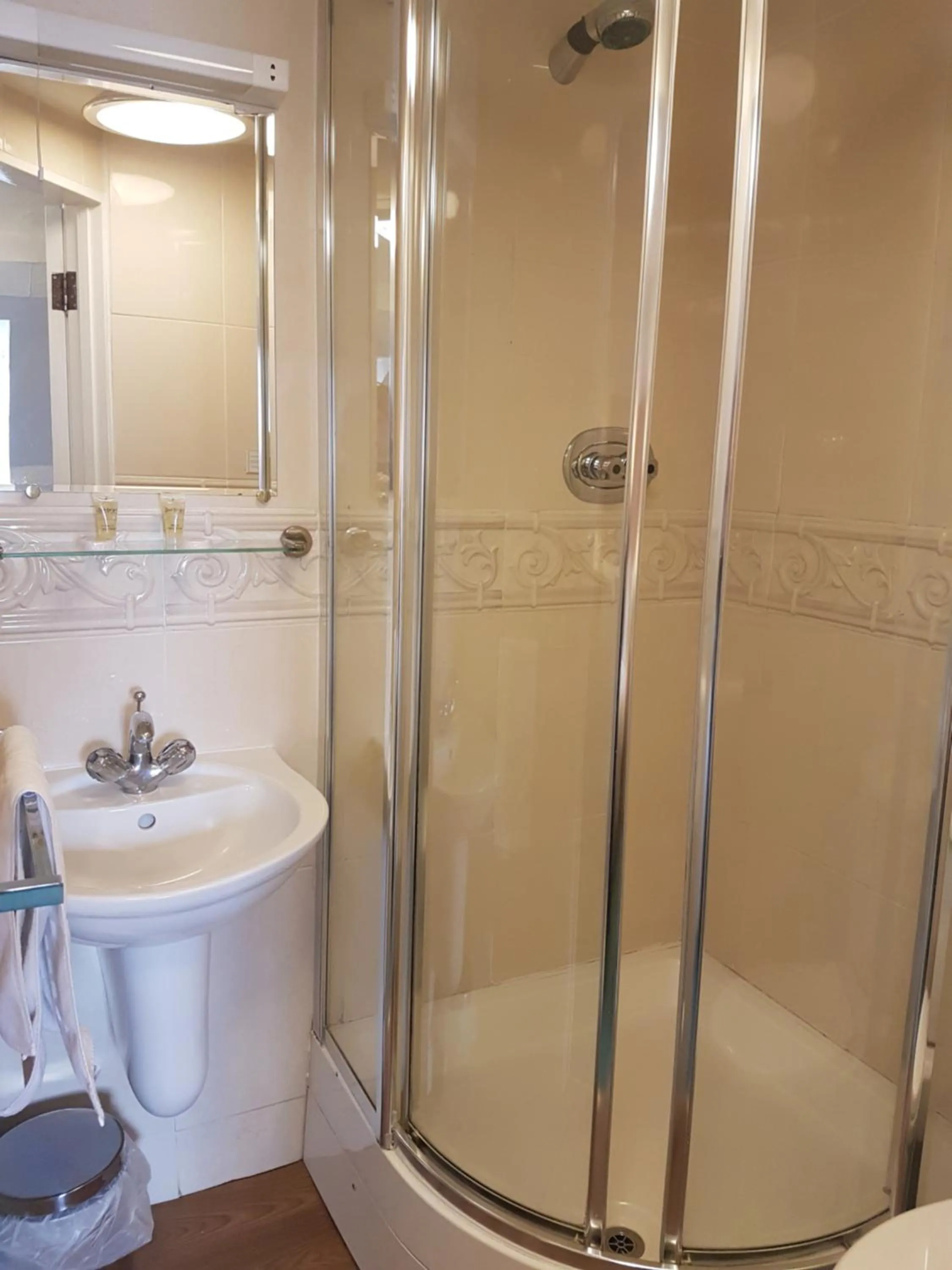 Gwesty'r Marine Hotel & Spa