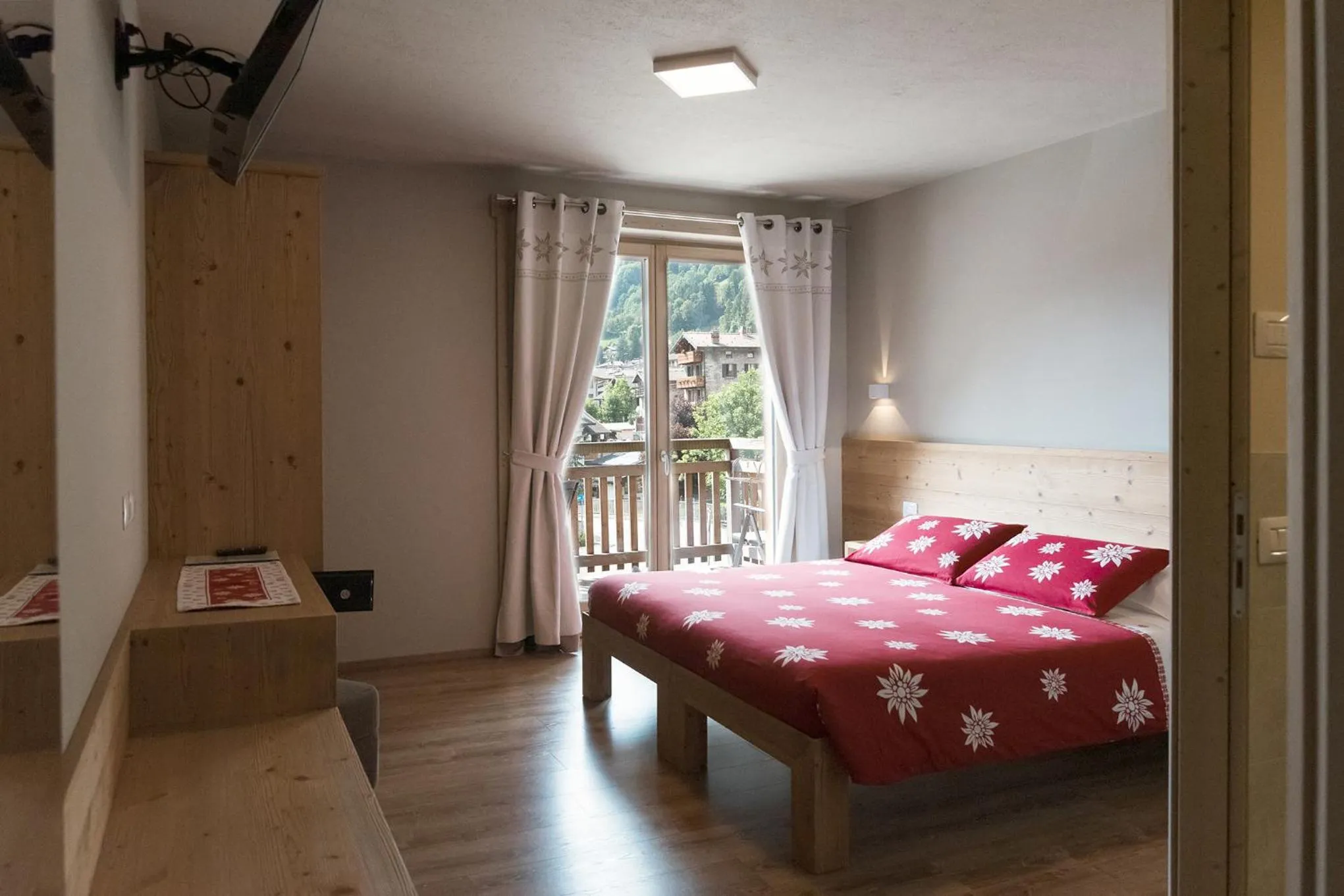 Double or Twin Room - single occupancy in Alpen Chalet - Charme Mountain Hotel -