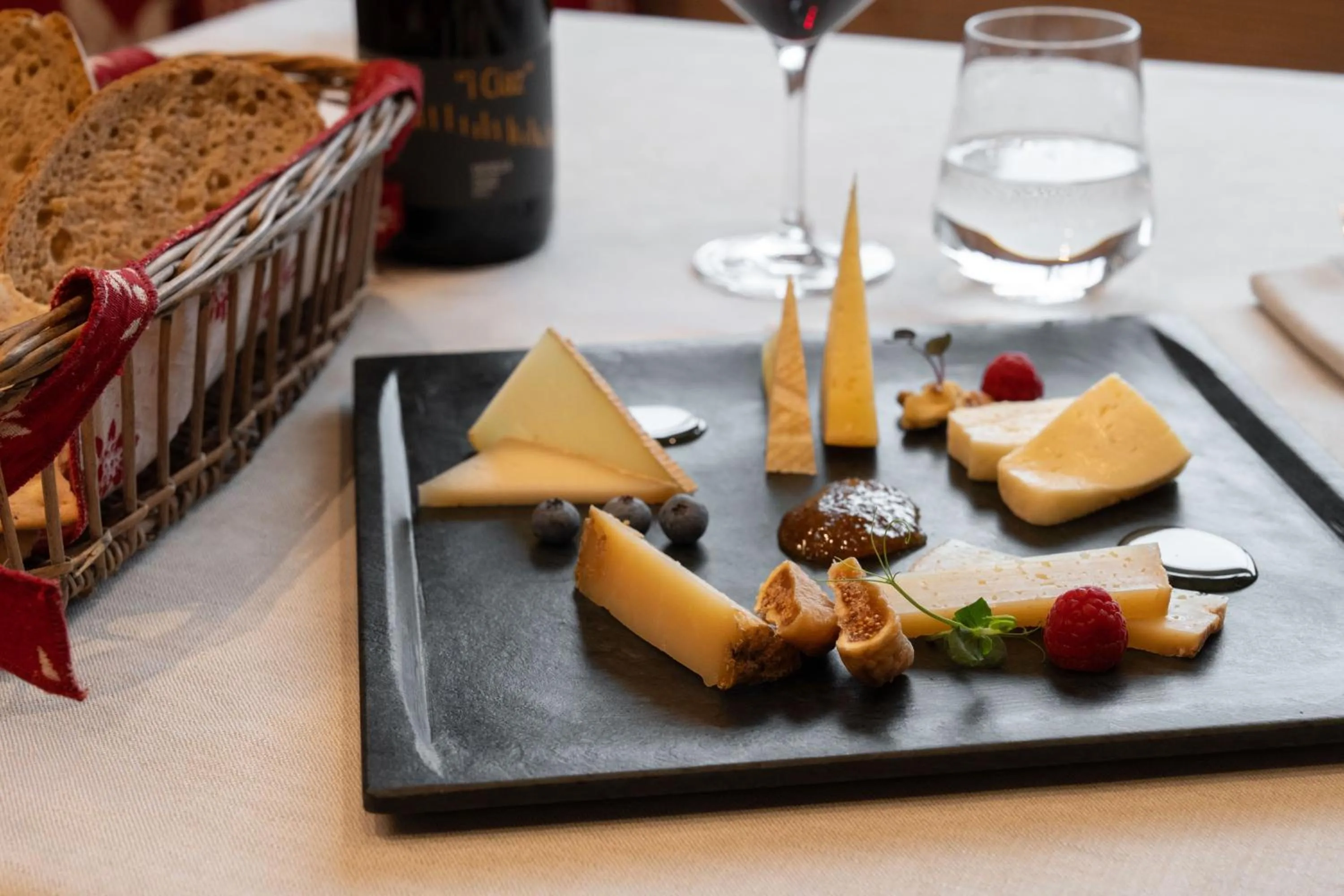 Restaurant/places to eat in Alpen Chalet - Charme Mountain Hotel -