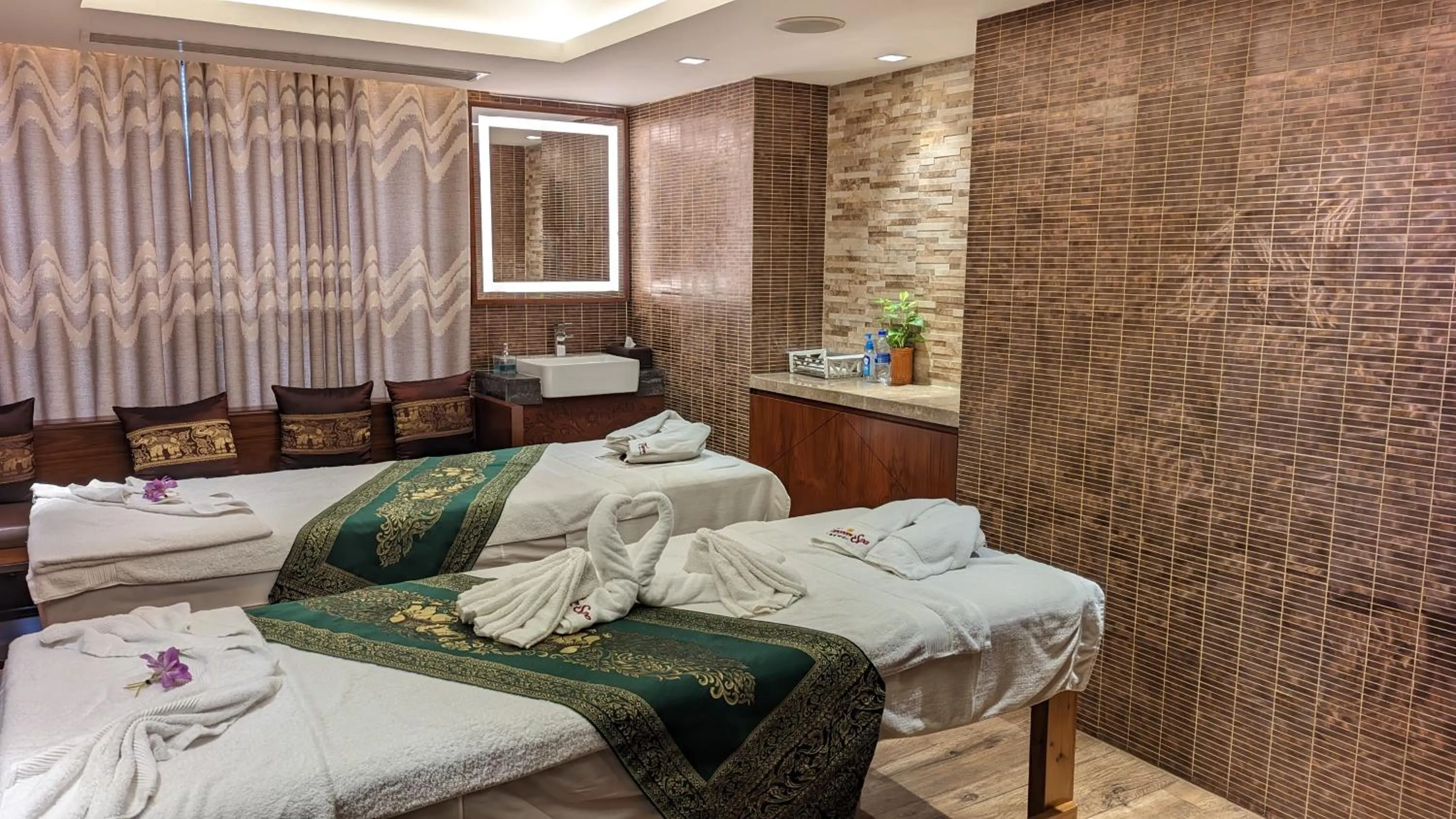 Spa and wellness centre/facilities, Bed in The Peninsula Chittagong Limited