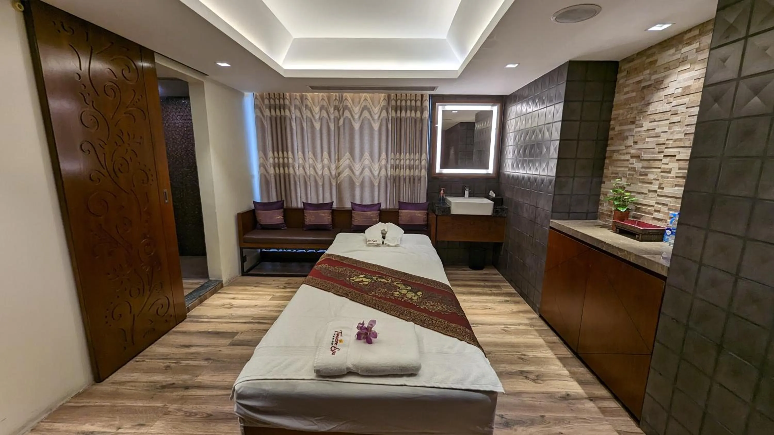 Spa and wellness centre/facilities, Bed in The Peninsula Chittagong Limited